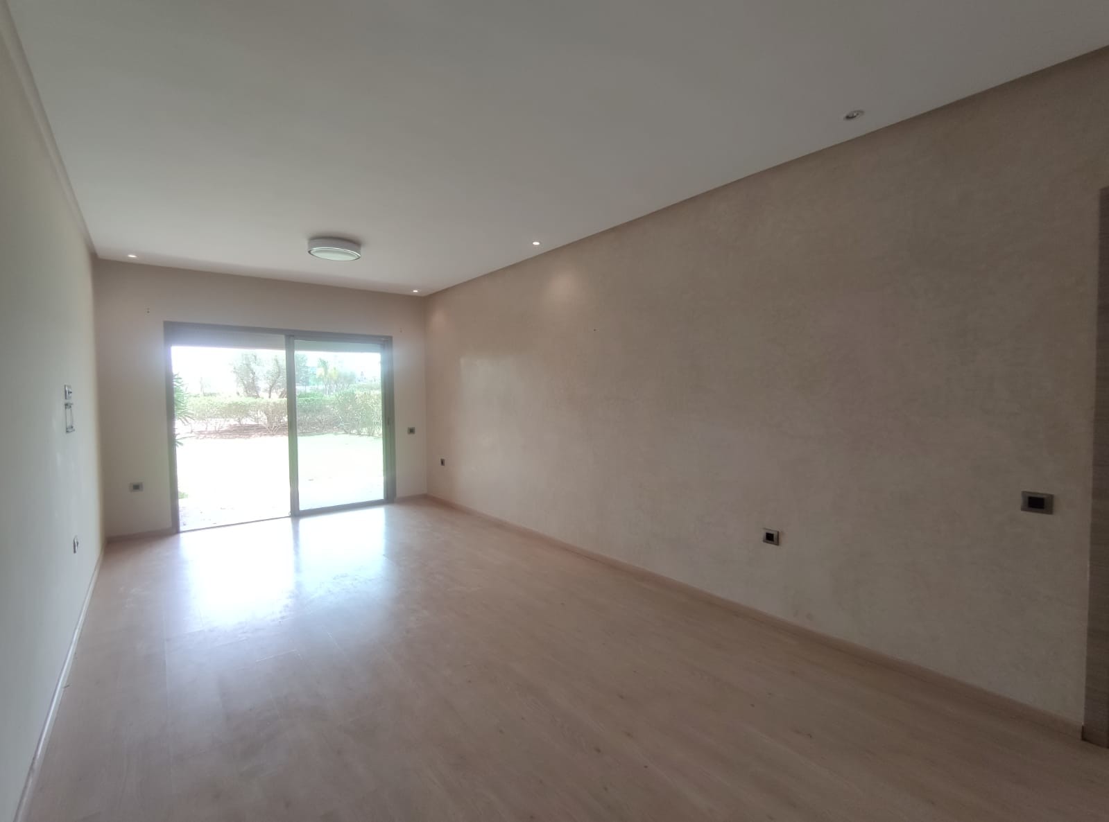 REZ DE JARDIN A VENDRE DANS UNE RÉSIDENCE GOLFIQUE — 2