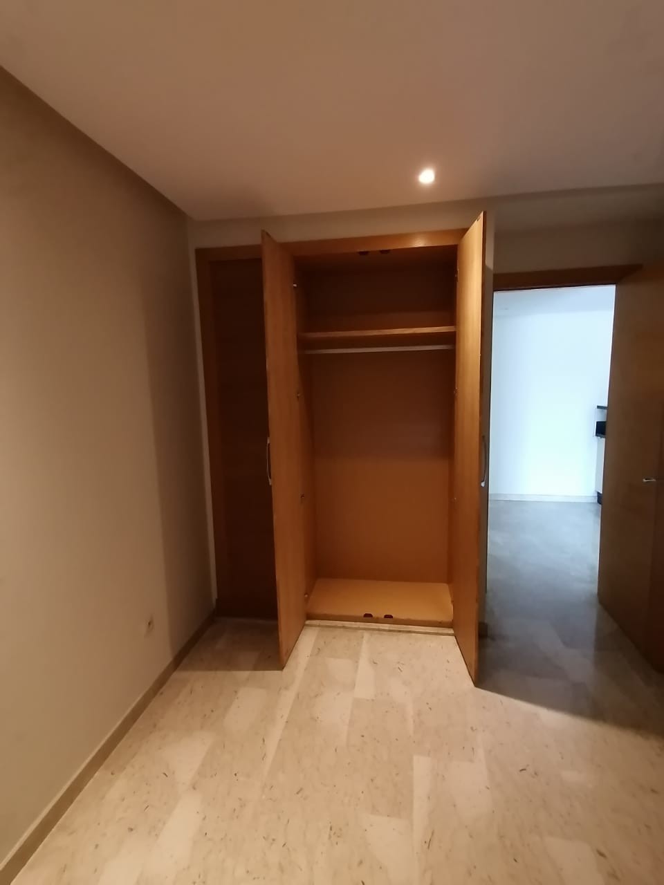 Un beau studio vide à oasis — 4