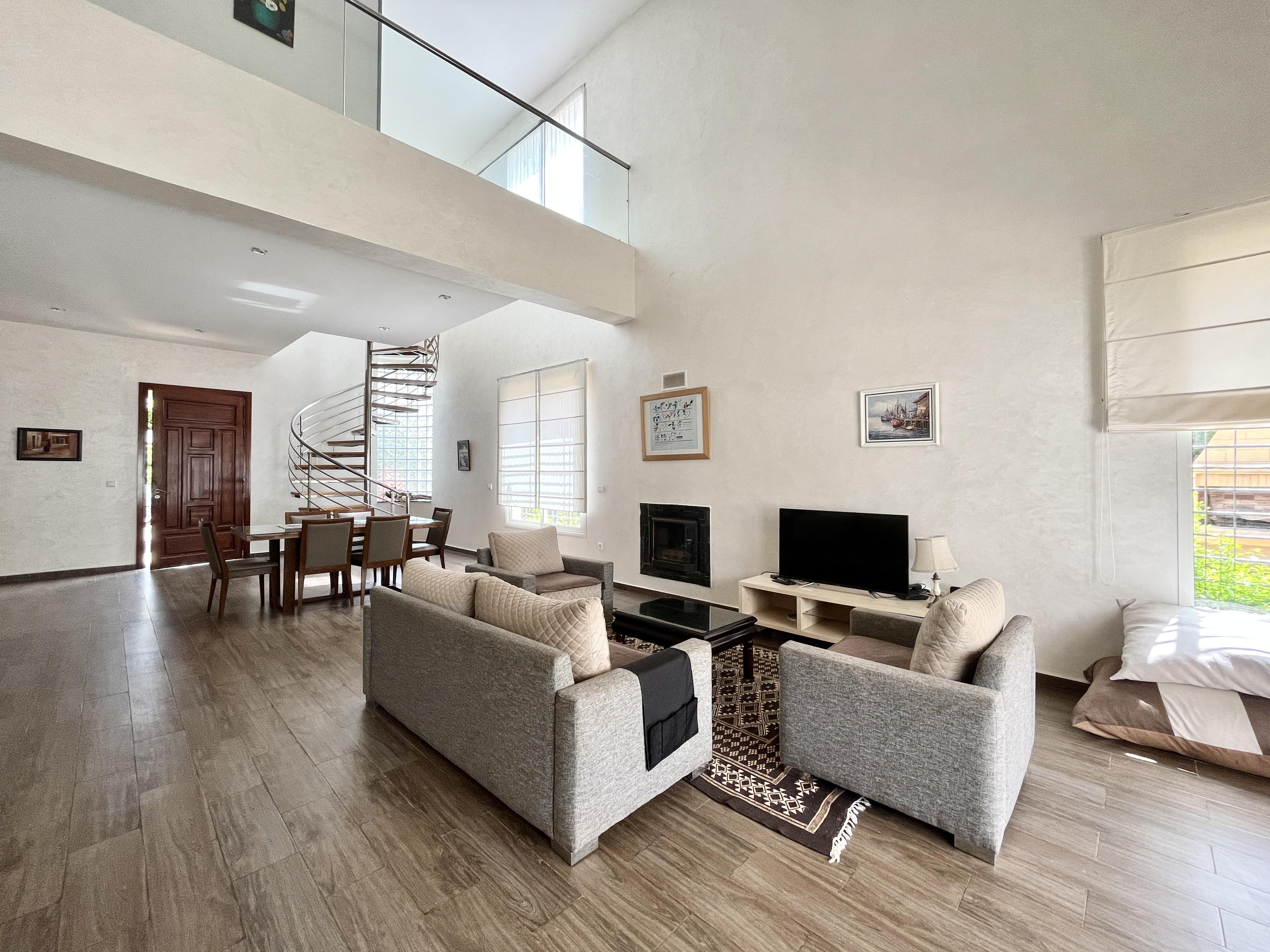 Villa 4 chambres avec piscine et jardin. — 4