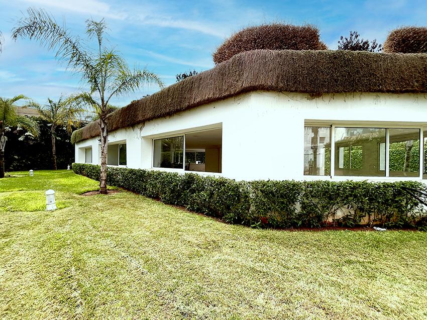 Appartement en rez-de-jardin avec piscine. — 4