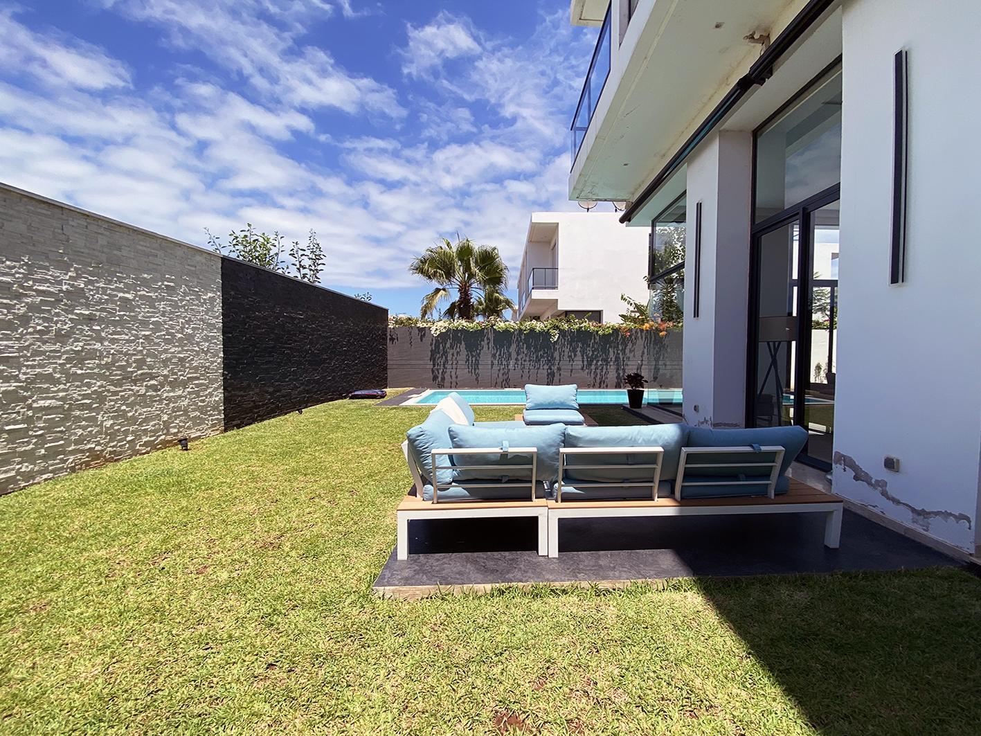 Villa avec piscine en résidence sécurisée. — 2