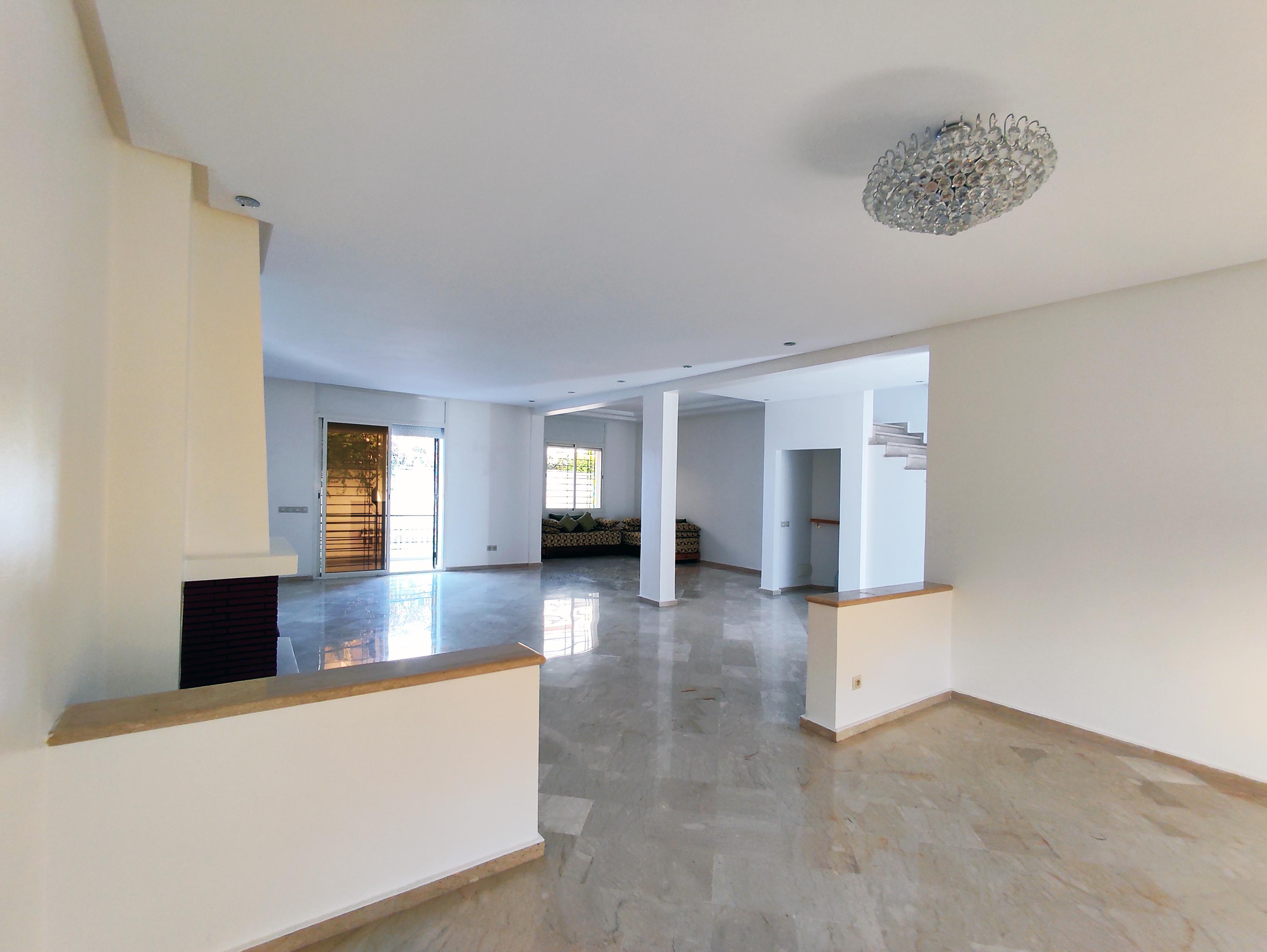 Villa semi-meublée, 3 ch. quartier résidentiel. — 2
