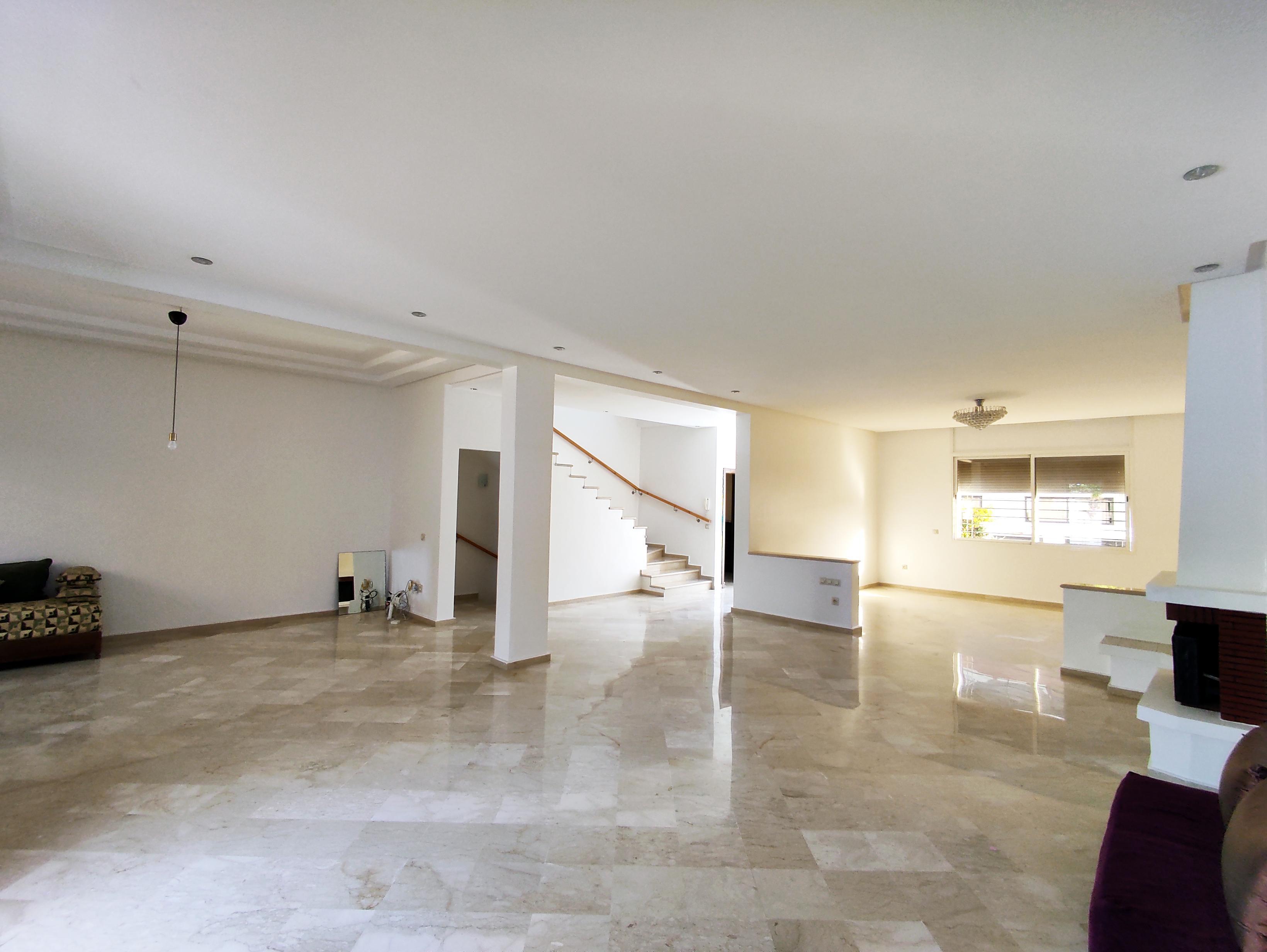 Villa semi-meublée, 3 ch. quartier résidentiel. — 3