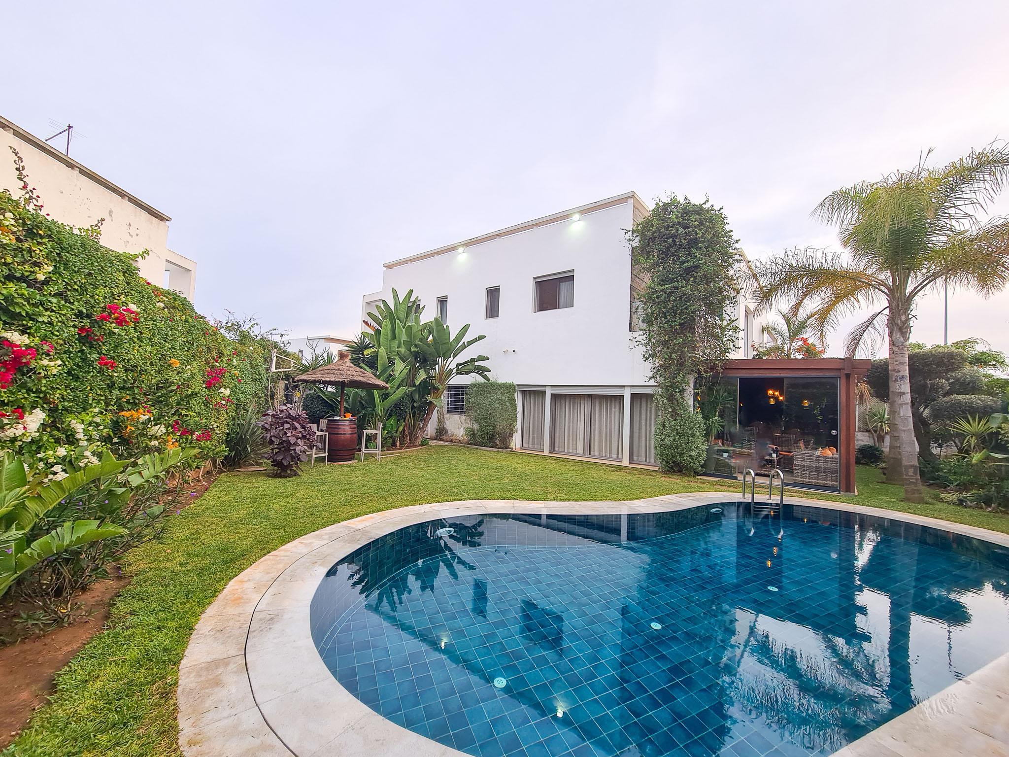 villa  4 chambres meublé avec grand jardin et piscine