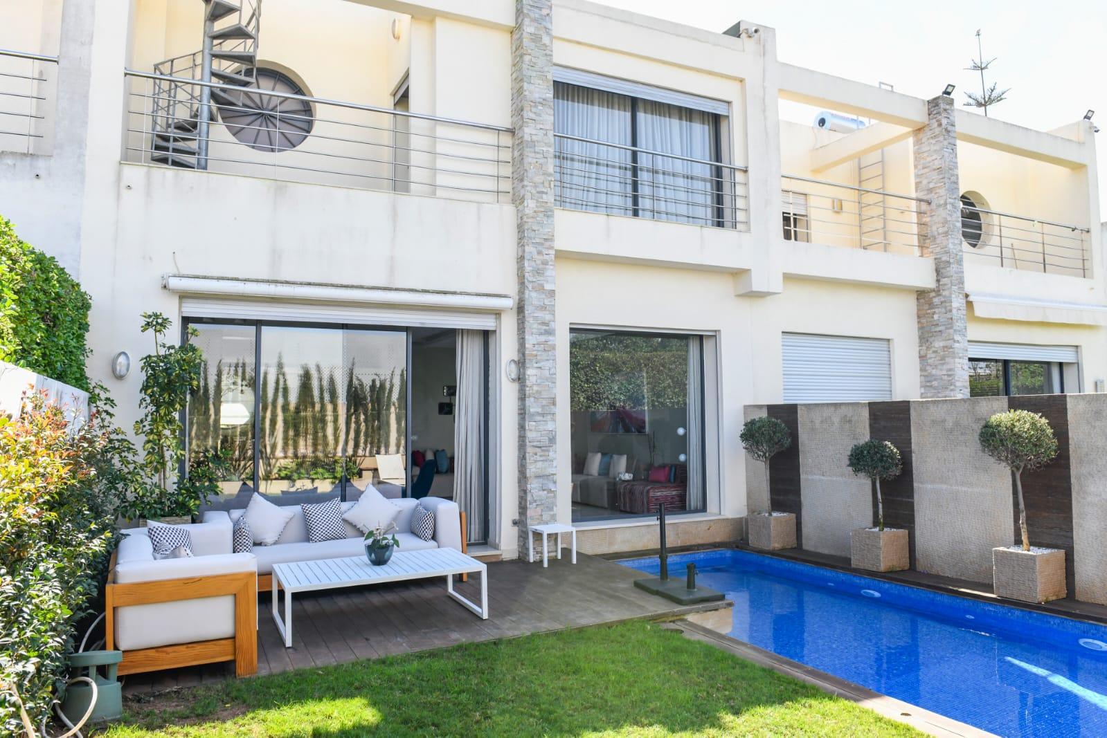 Magnifique villa rénovée à vendre en résidence
