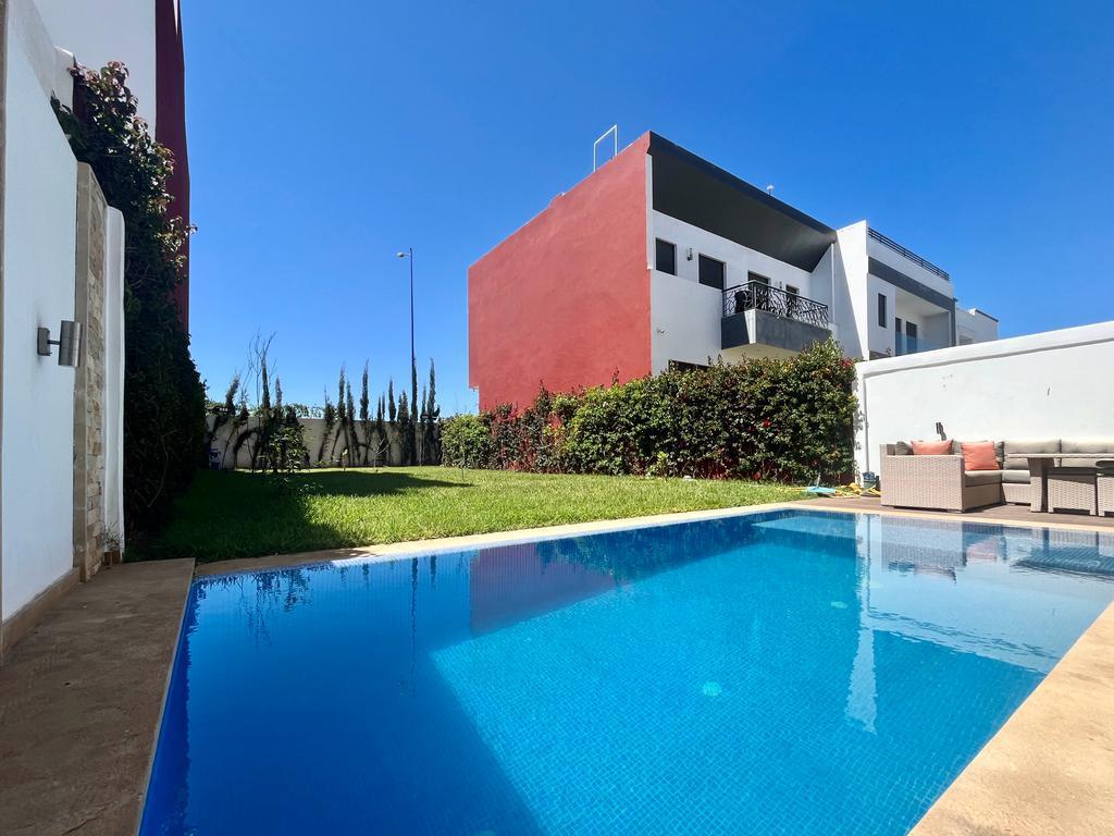 Villa 5 chambres meublée grand jardin.