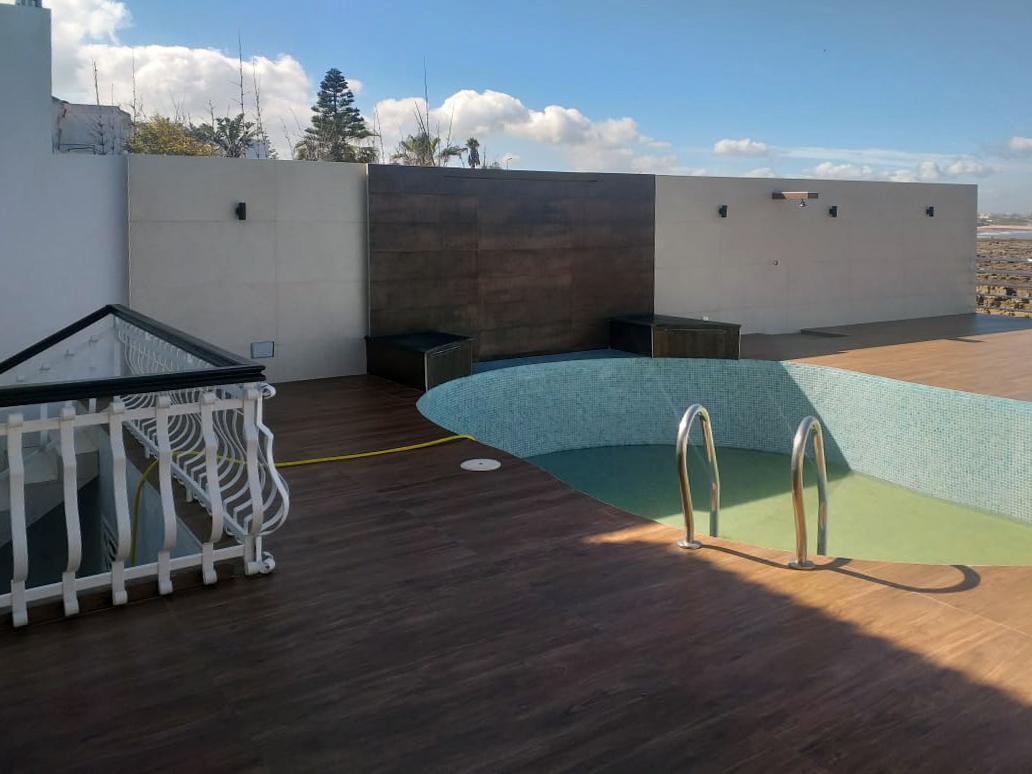 Villa pied dans l'eau, avec piscine — 6