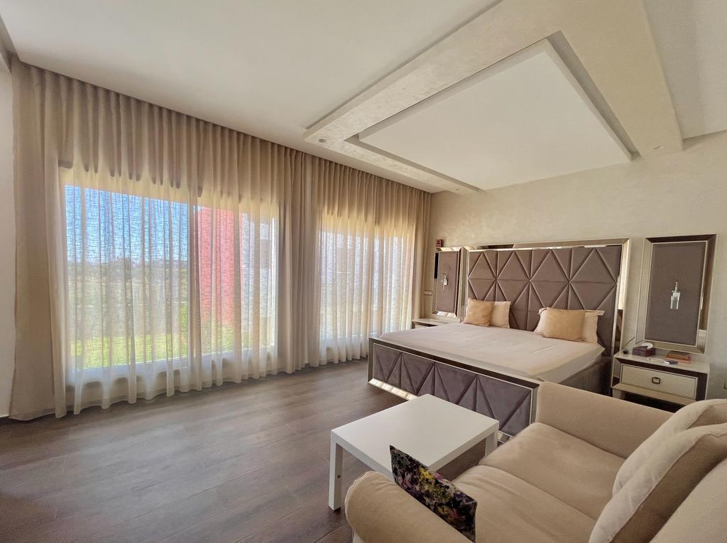 Villa 5 chambres meublée grand jardin. — 5