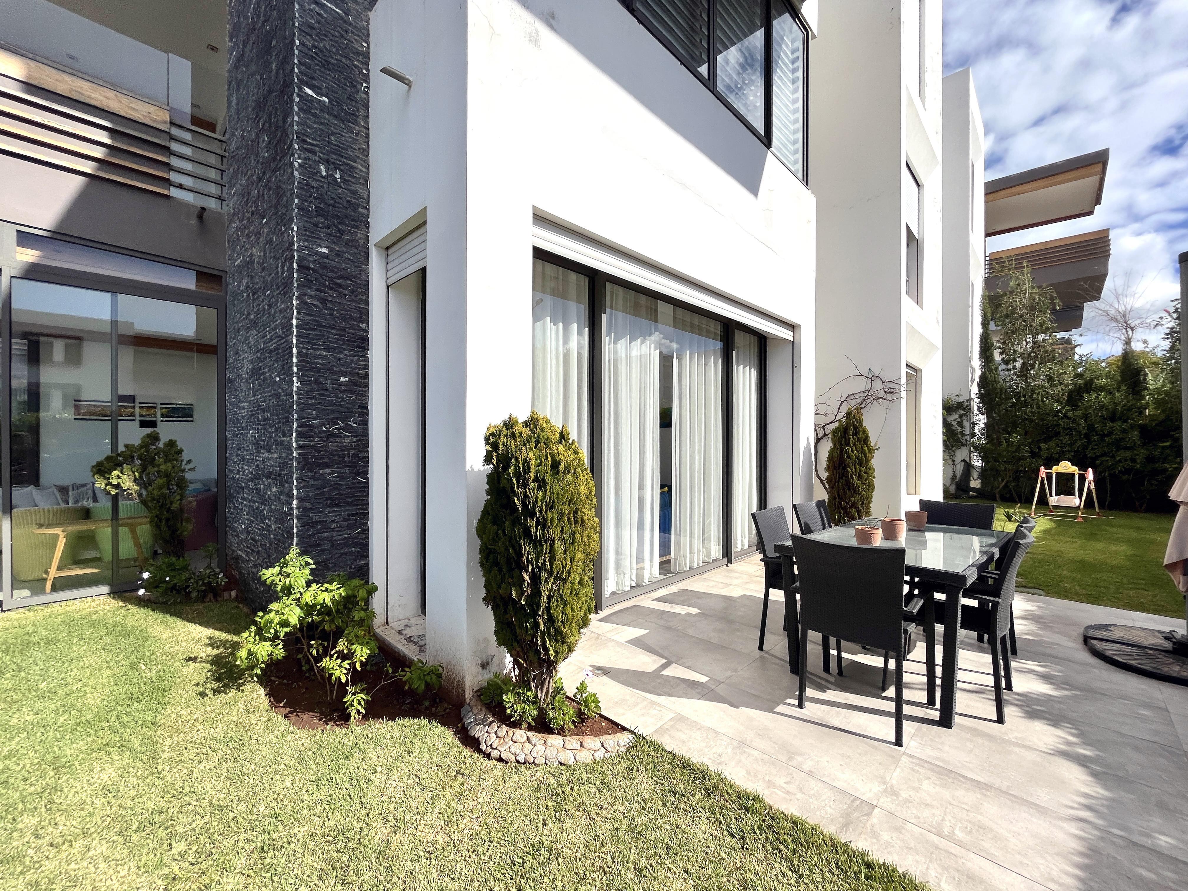Appartement rez-de-jardin, vue mer, 3 chambres.