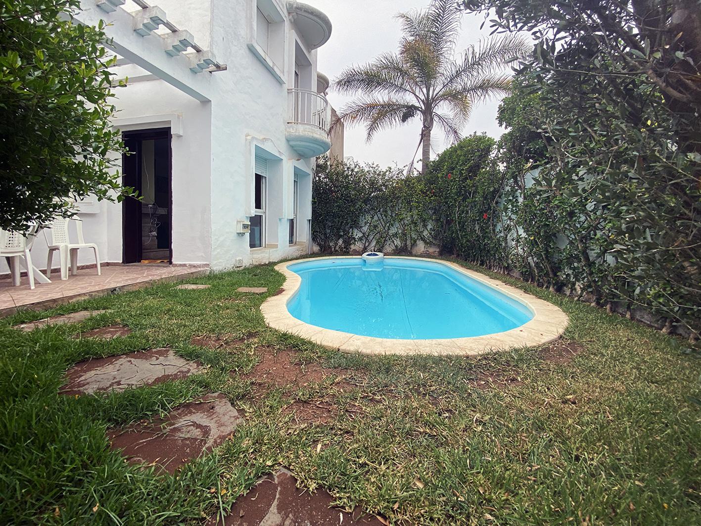Belle villa avec piscine en résidence sécurisée.