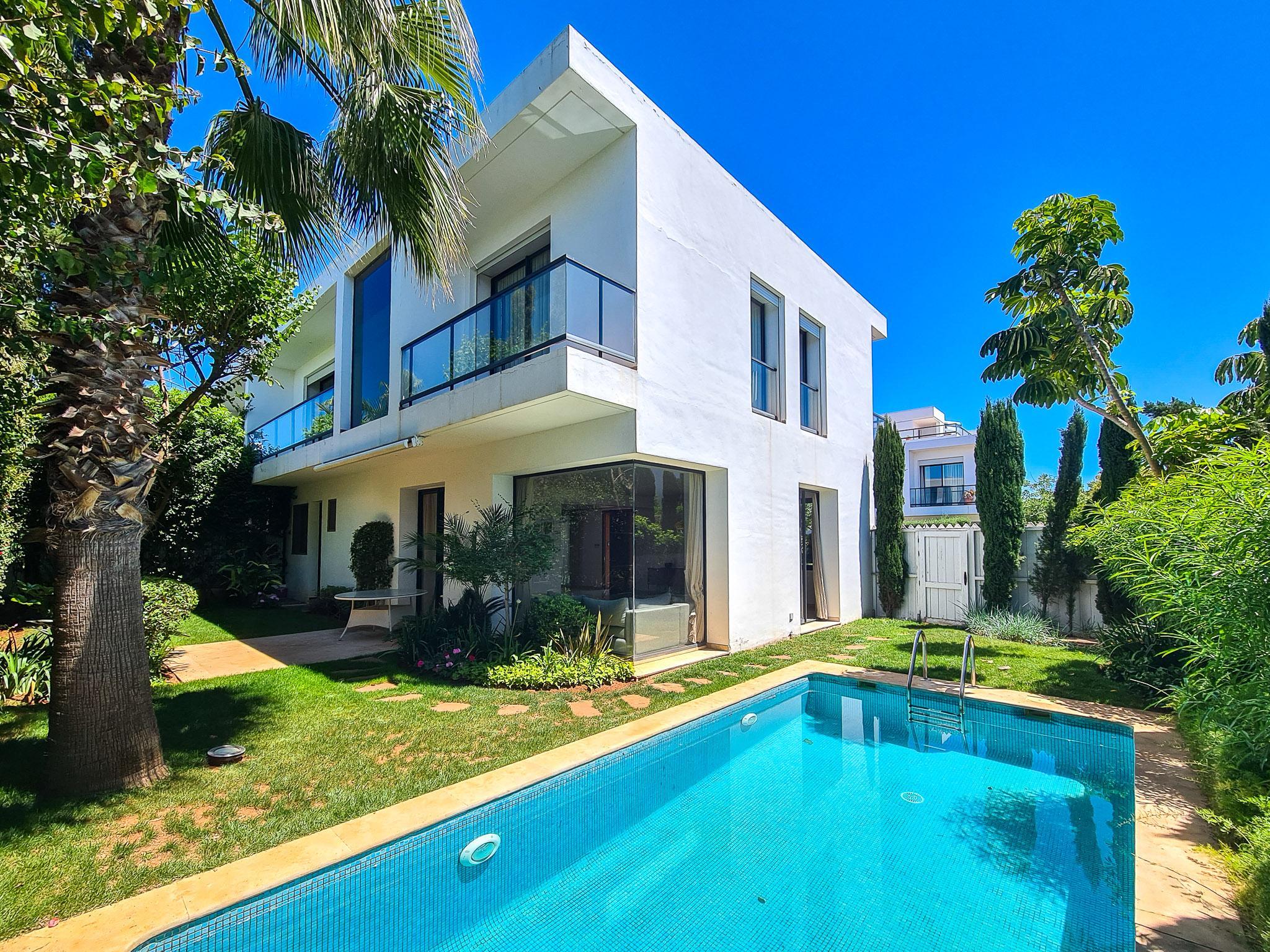Villa de Luxe Entièrement Meublée à Dar Bouazza