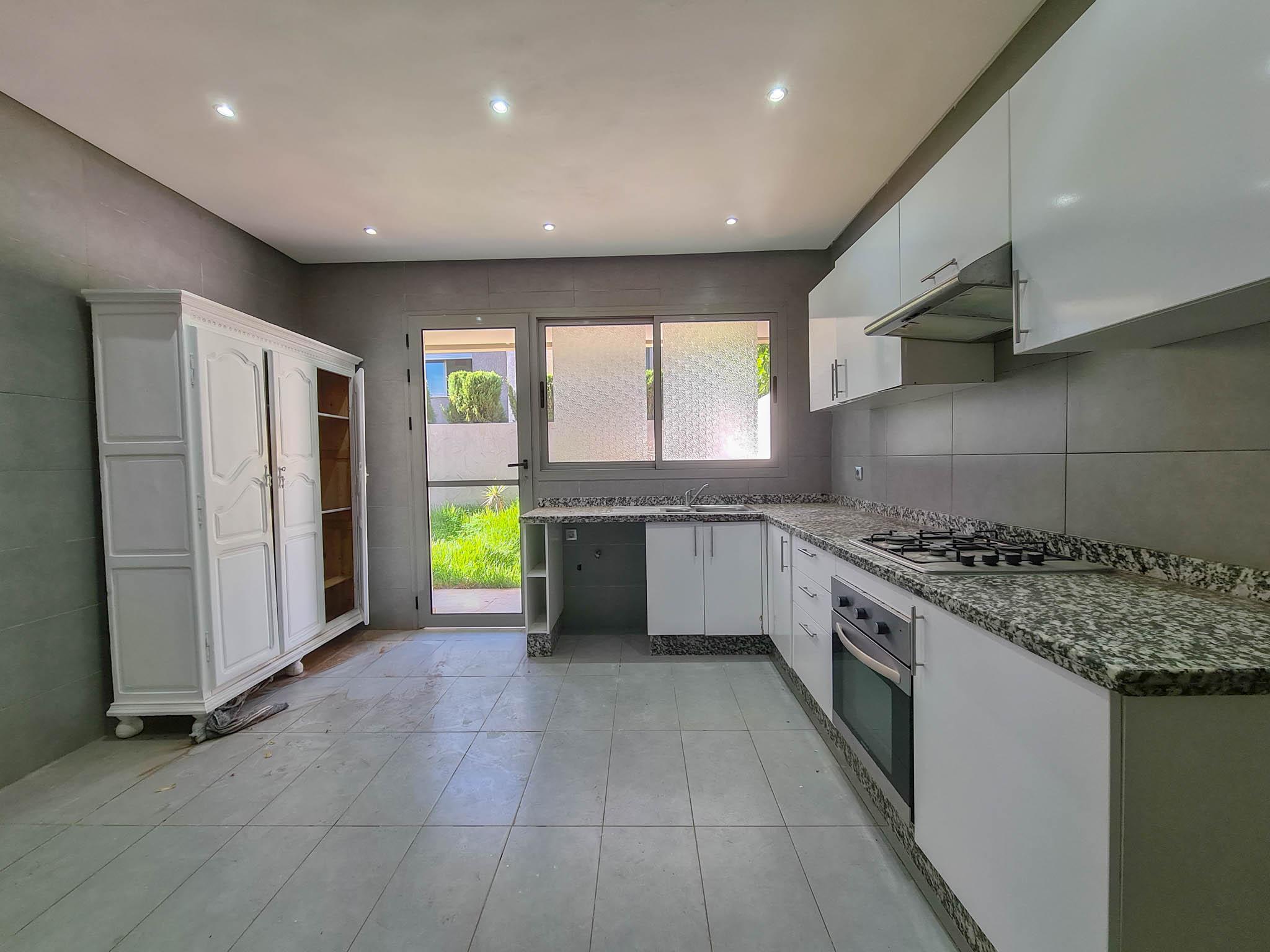 Villa avec grand jardin, en résidence sécurisée — 6
