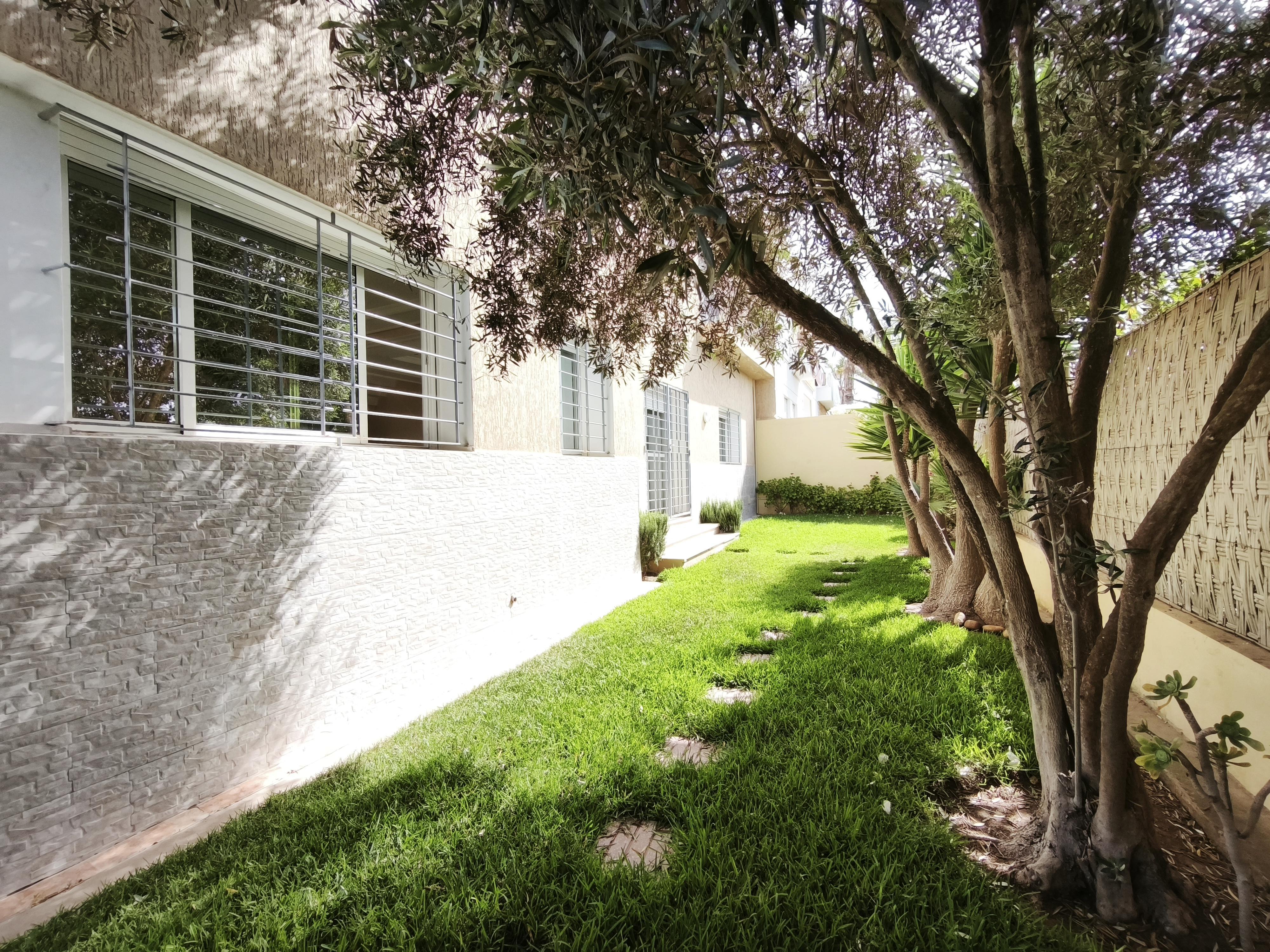 À Vendre – Villa familiale de standing à Dar Bouazza – 4 chambres – 420 m² habitables – Jardin – Lotissement sécurisé — 2