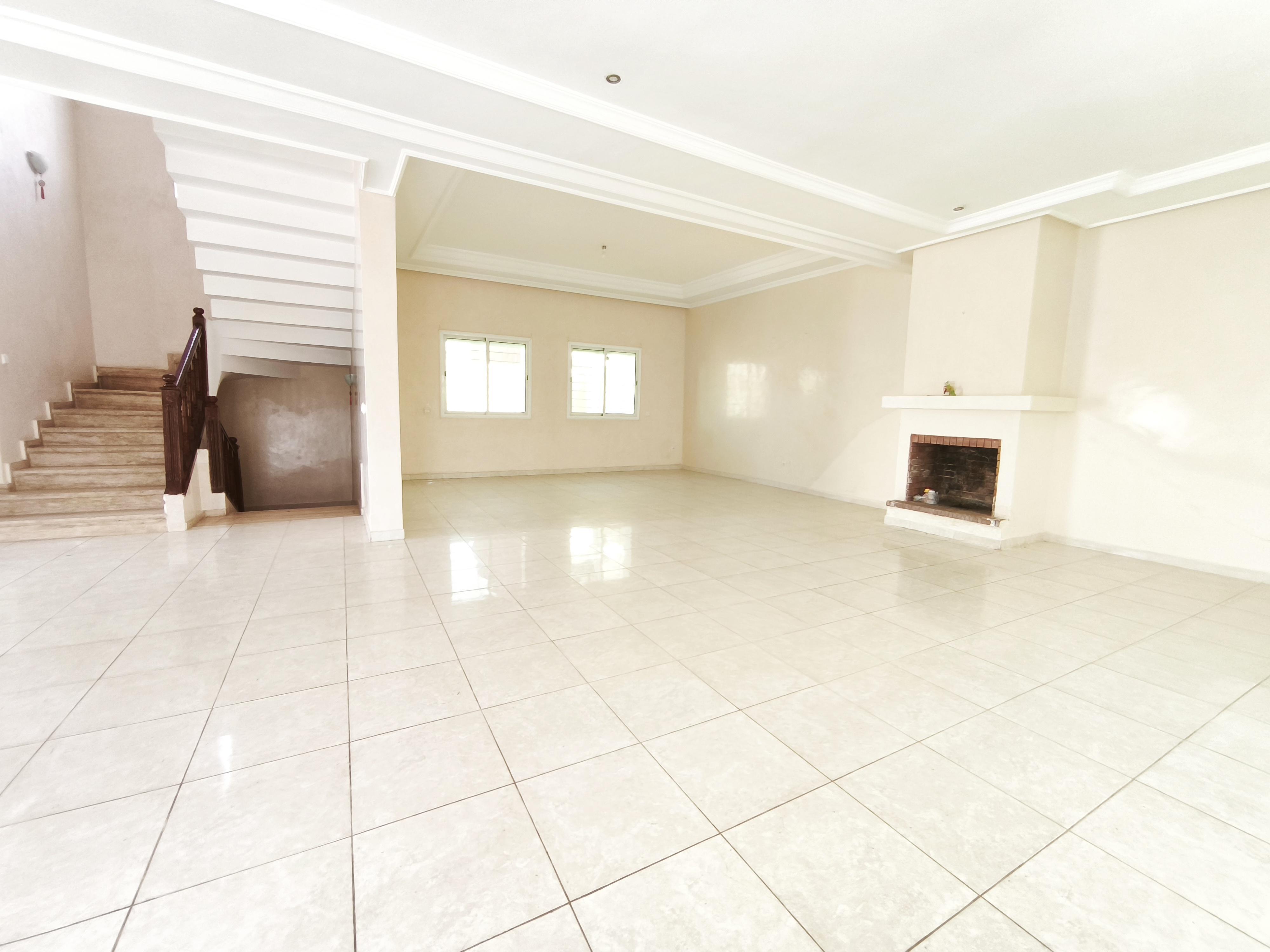 À Vendre – Villa familiale de standing à Dar Bouazza – 4 chambres – 420 m² habitables – Jardin – Lotissement sécurisé — 4