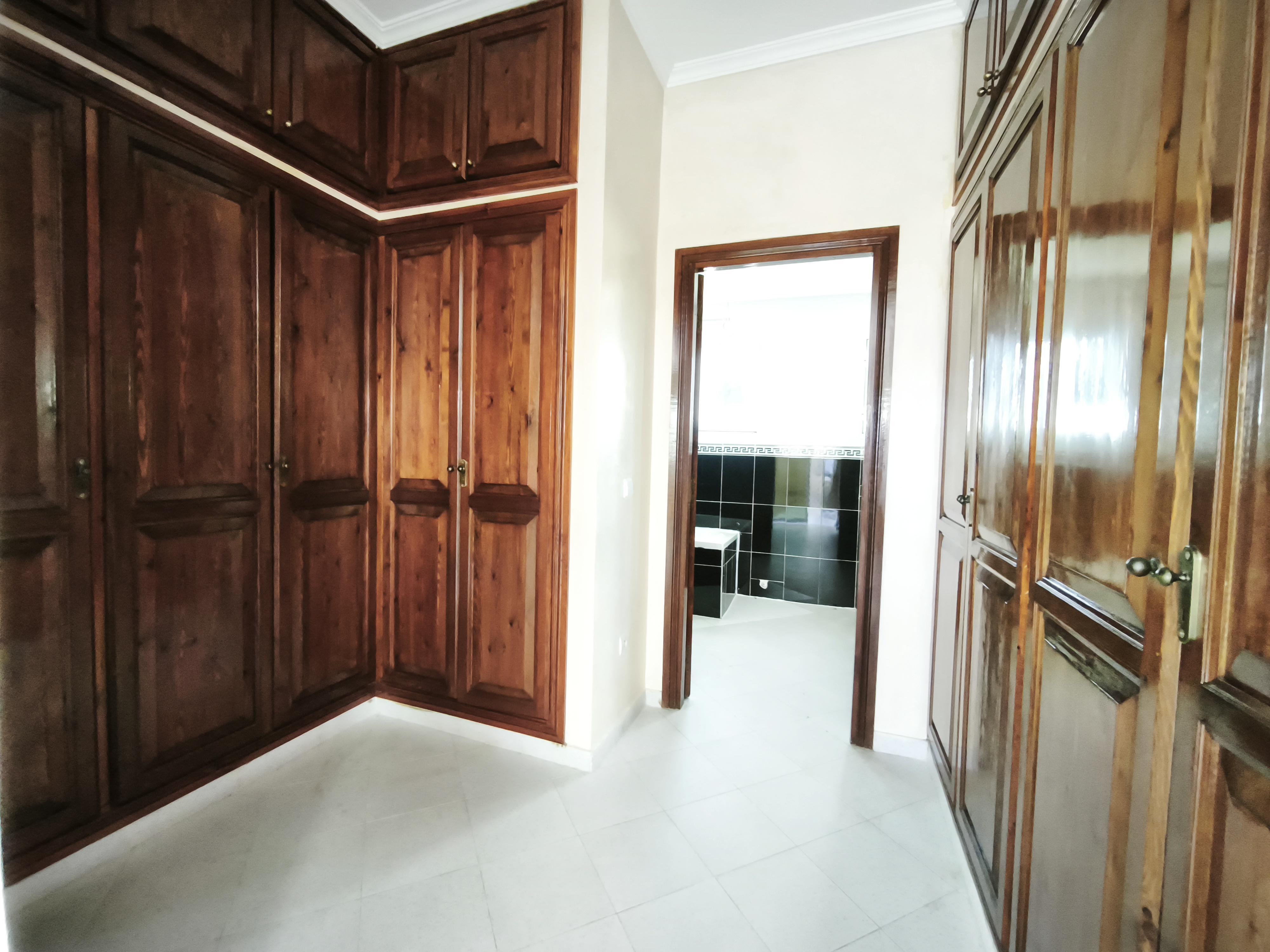 À Vendre – Villa familiale de standing à Dar Bouazza – 4 chambres – 420 m² habitables – Jardin – Lotissement sécurisé — 6