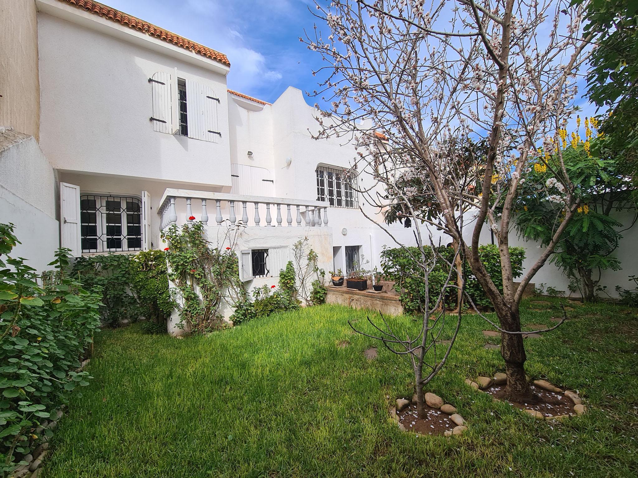 Villa sur 3 niveaux dans quartier résidentiel