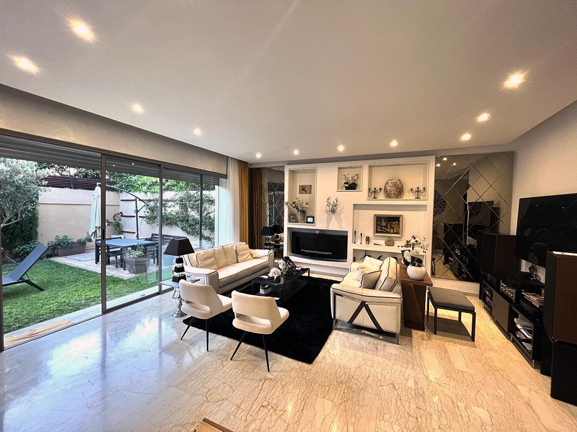 Villa avec 4 chambres, jardin et piscine. — 3