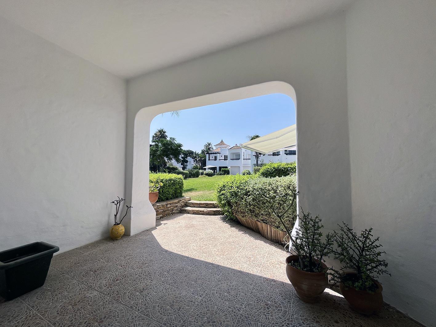Spacieuse villa en bordure de l'océan. — 2
