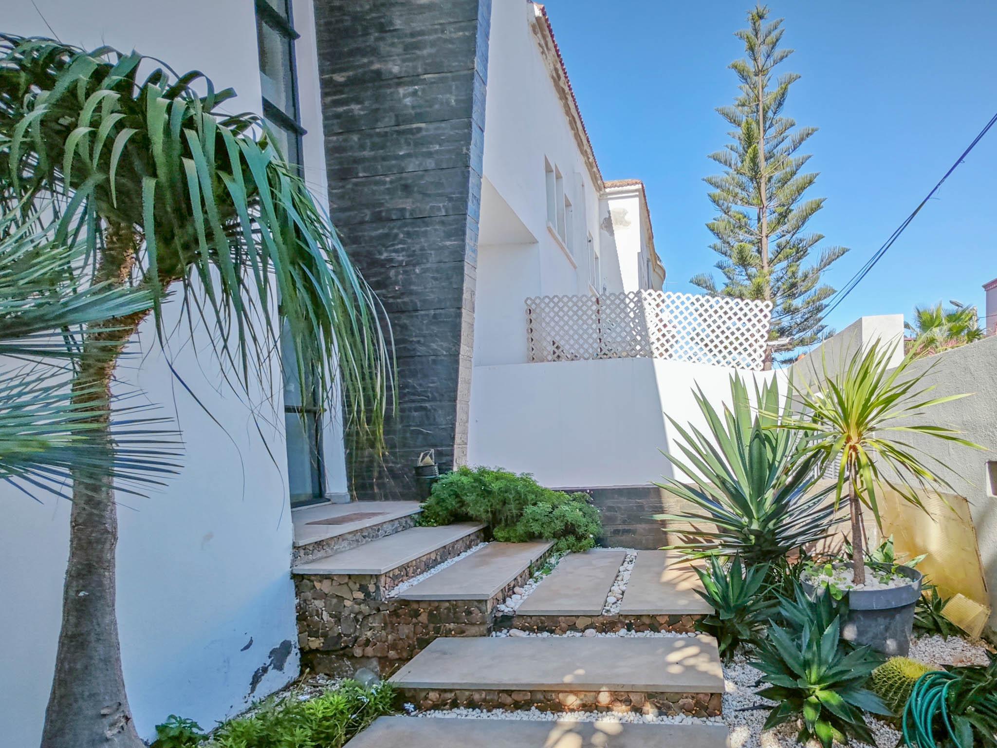 Villa exceptionnelle avec roof-top et vue océan.