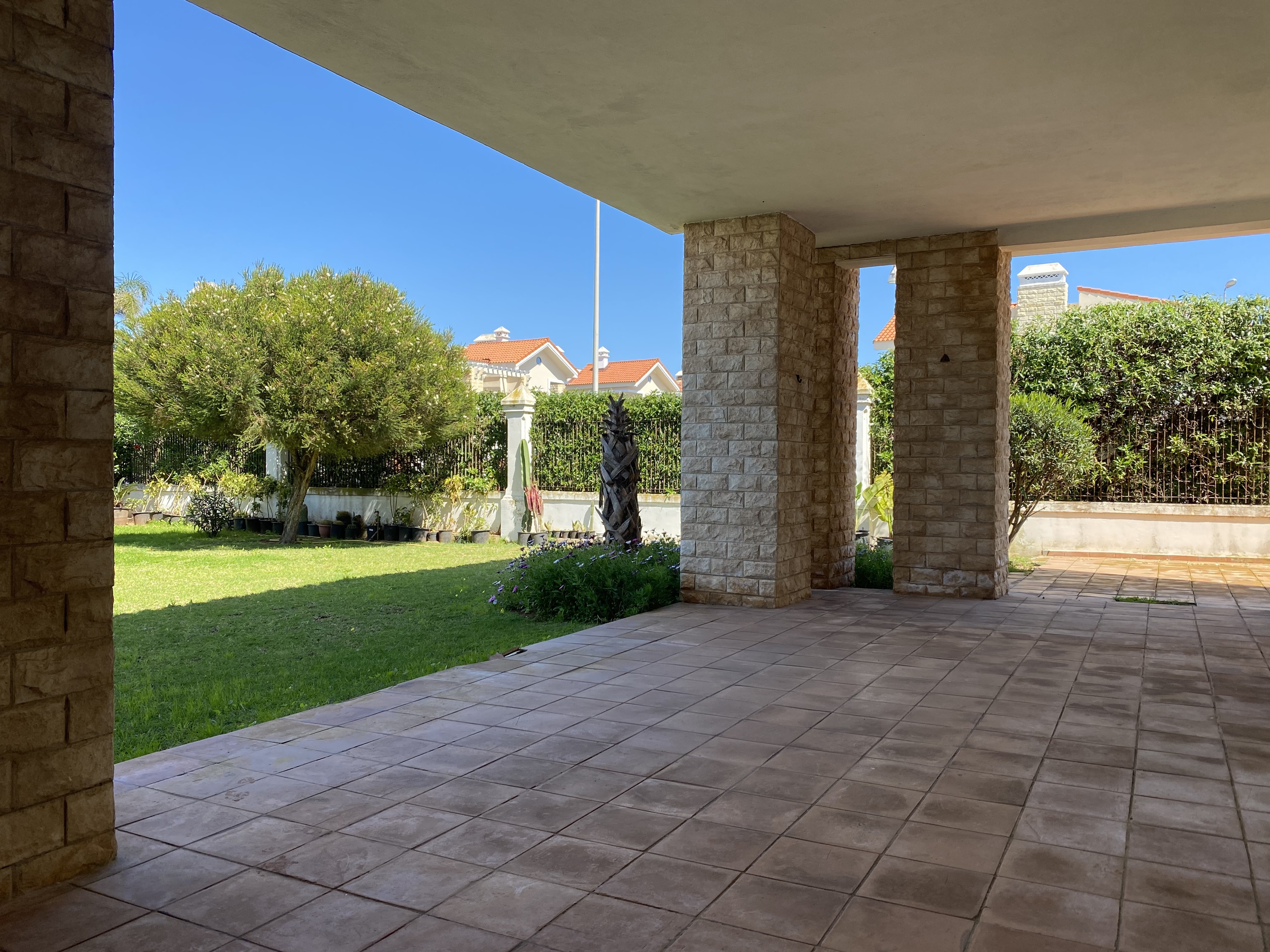 Belle villa avec grand jardin ensoleillée. — 5