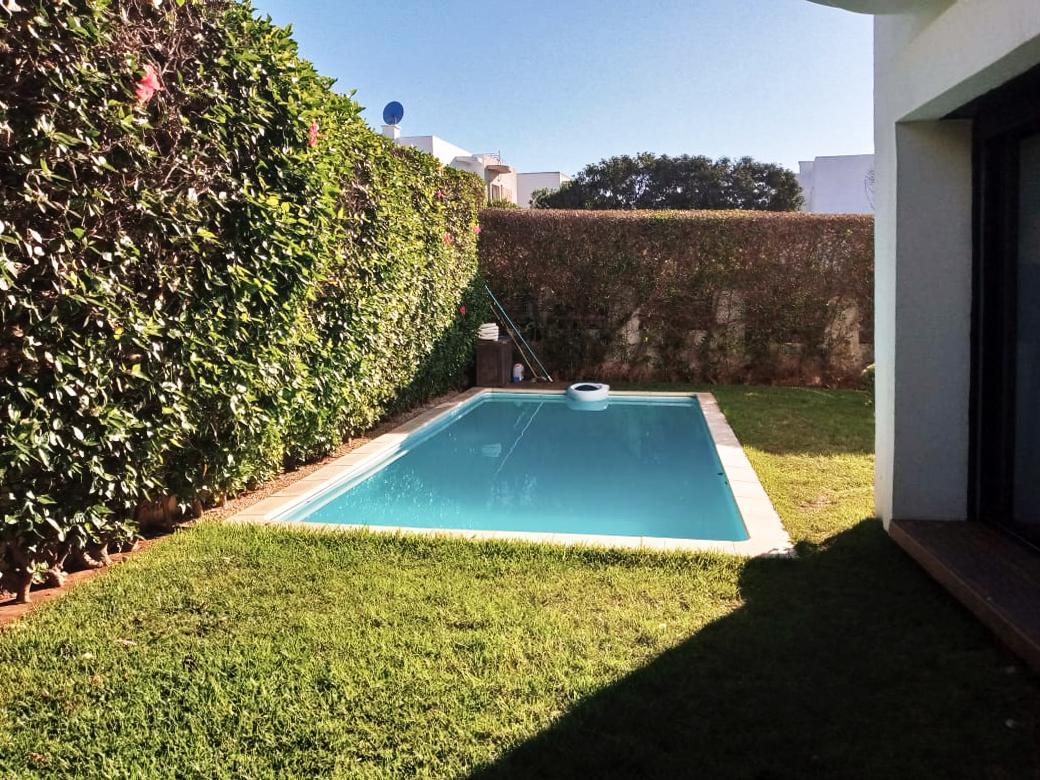 Villa d’angle 3 chambres piscine et grand jardin.