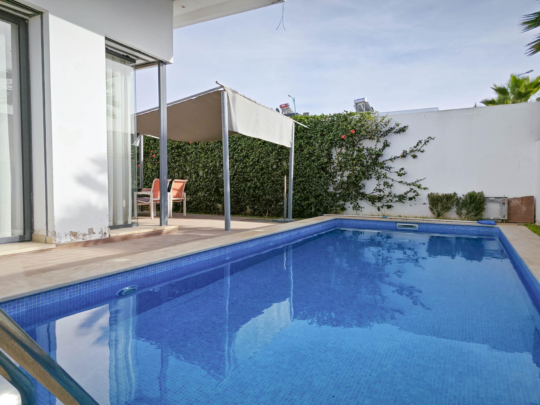 Belle villa à la location avec Jardin et Piscine — 2