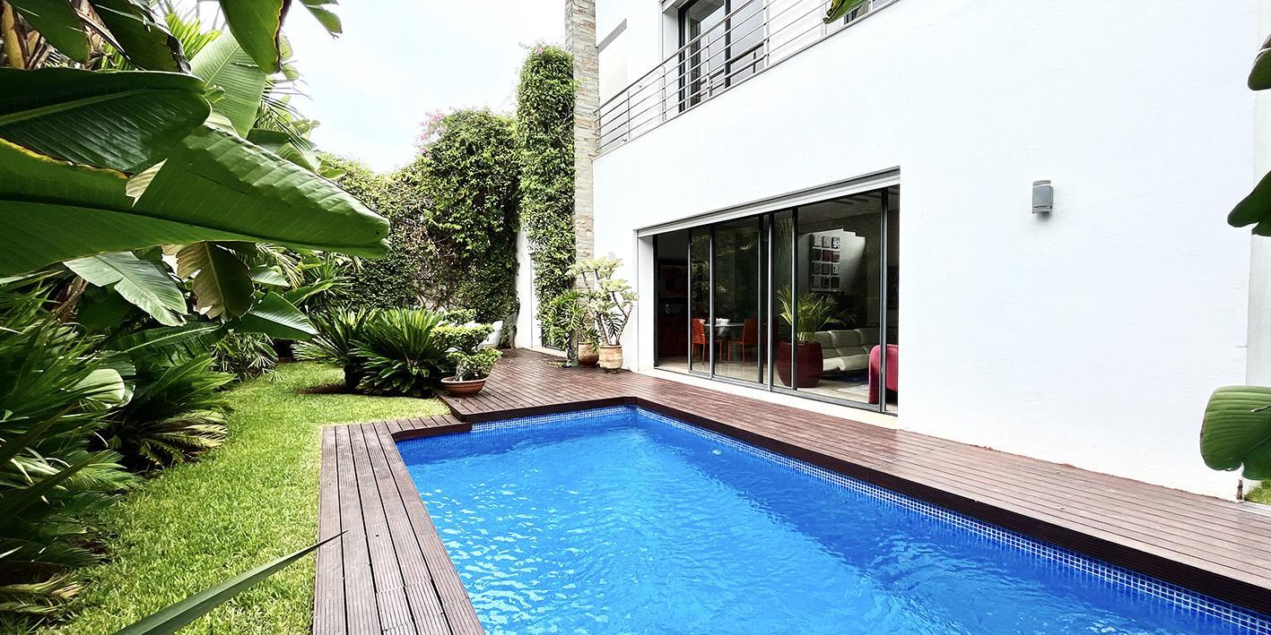 Villa de 4 chambres et bureau, jardin tropical privé et piscine. — 2