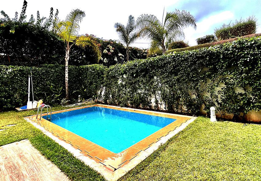 Appartement en rez-de-jardin avec piscine. — 3