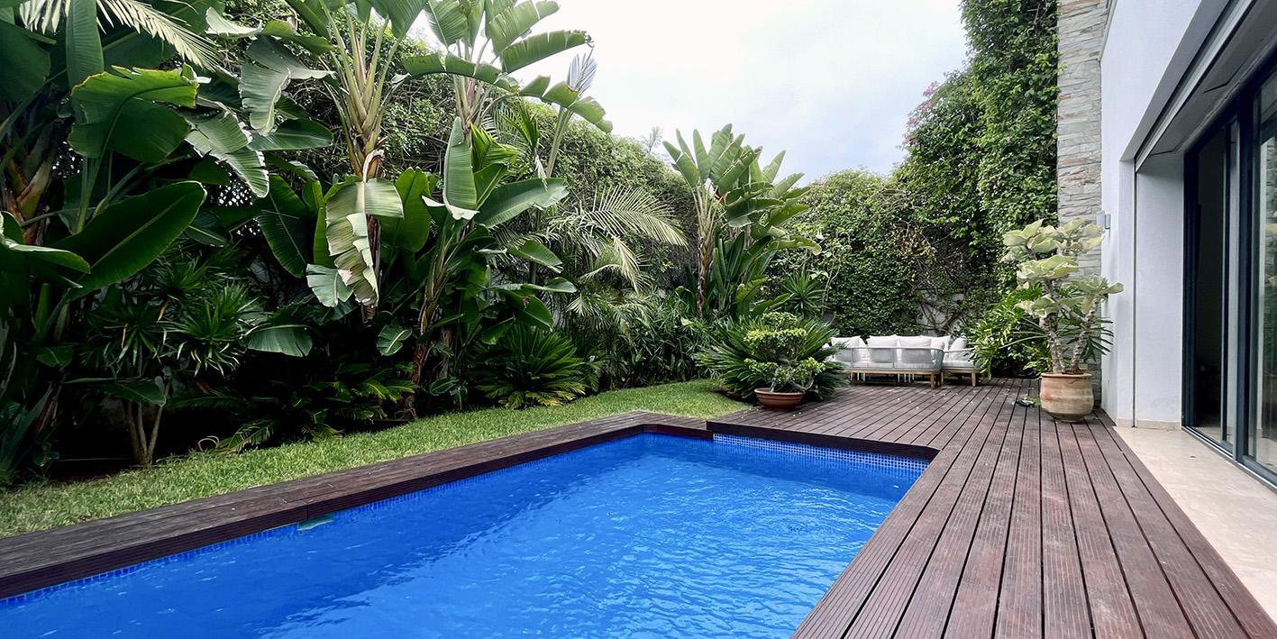 Villa de 4 chambres et bureau, jardin tropical privé et piscine.