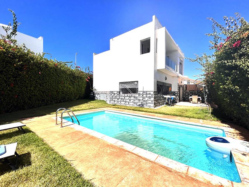 Villa d'angle dans une résidence sécurisée.