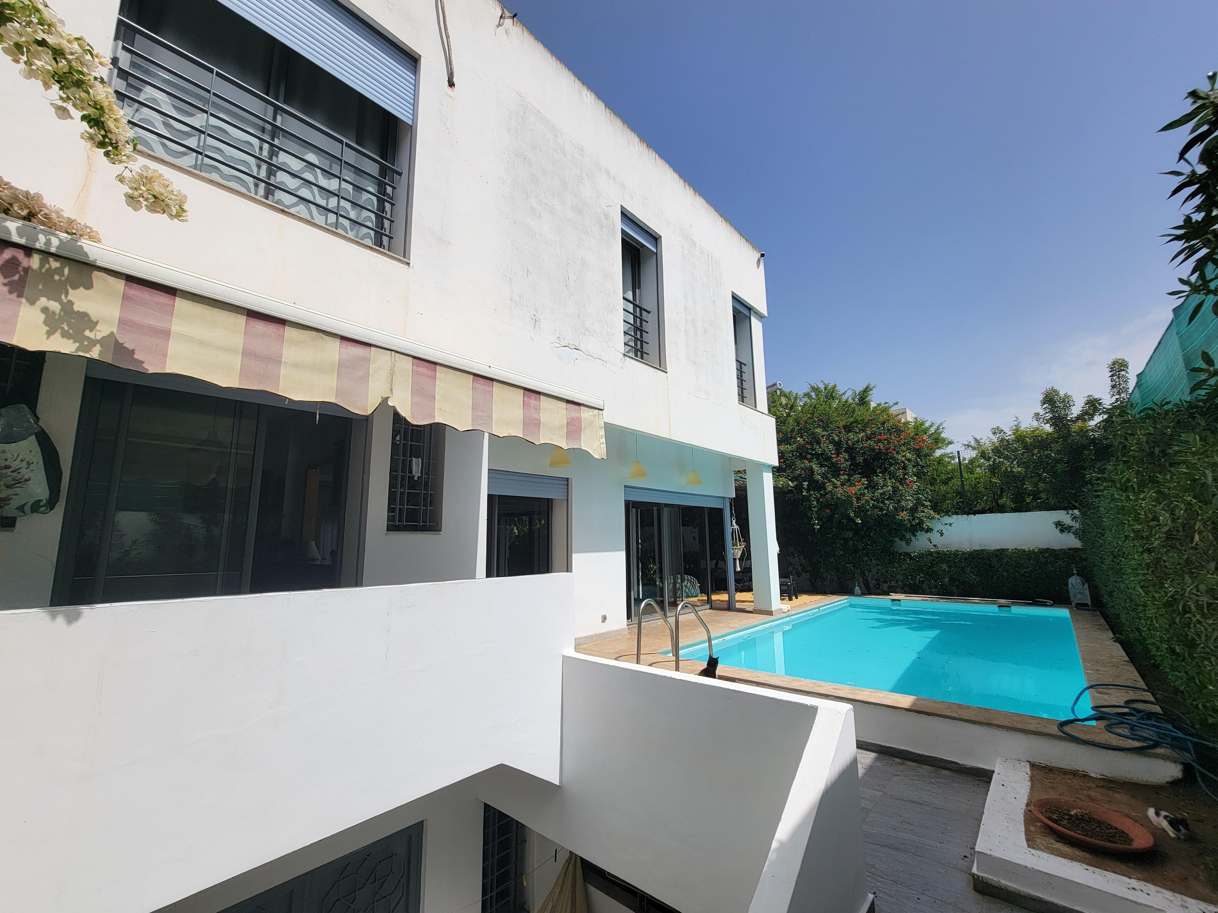 Villa moderne 4 suites jardin piscine — 2
