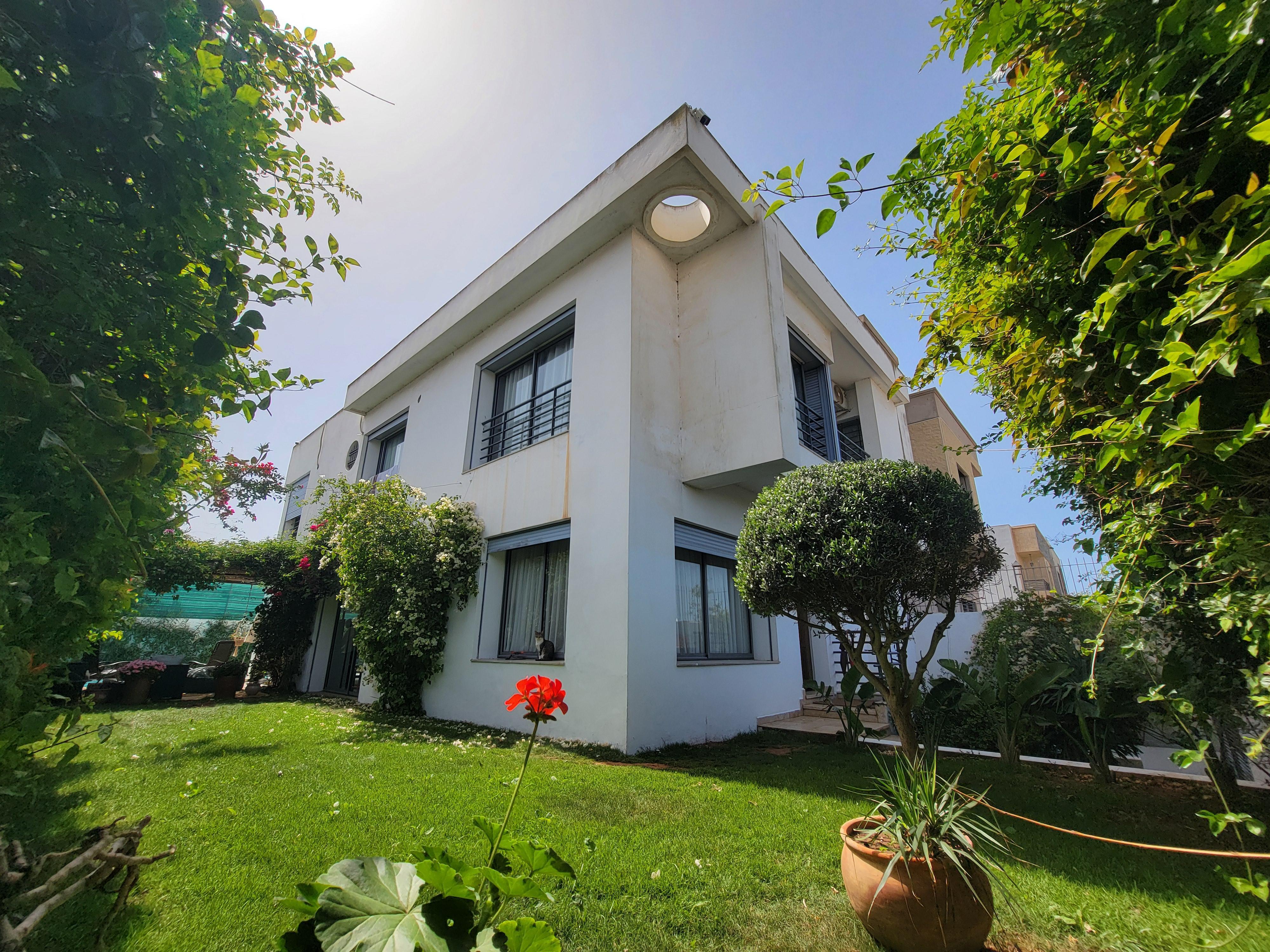 Villa moderne 4 suites jardin piscine — 4