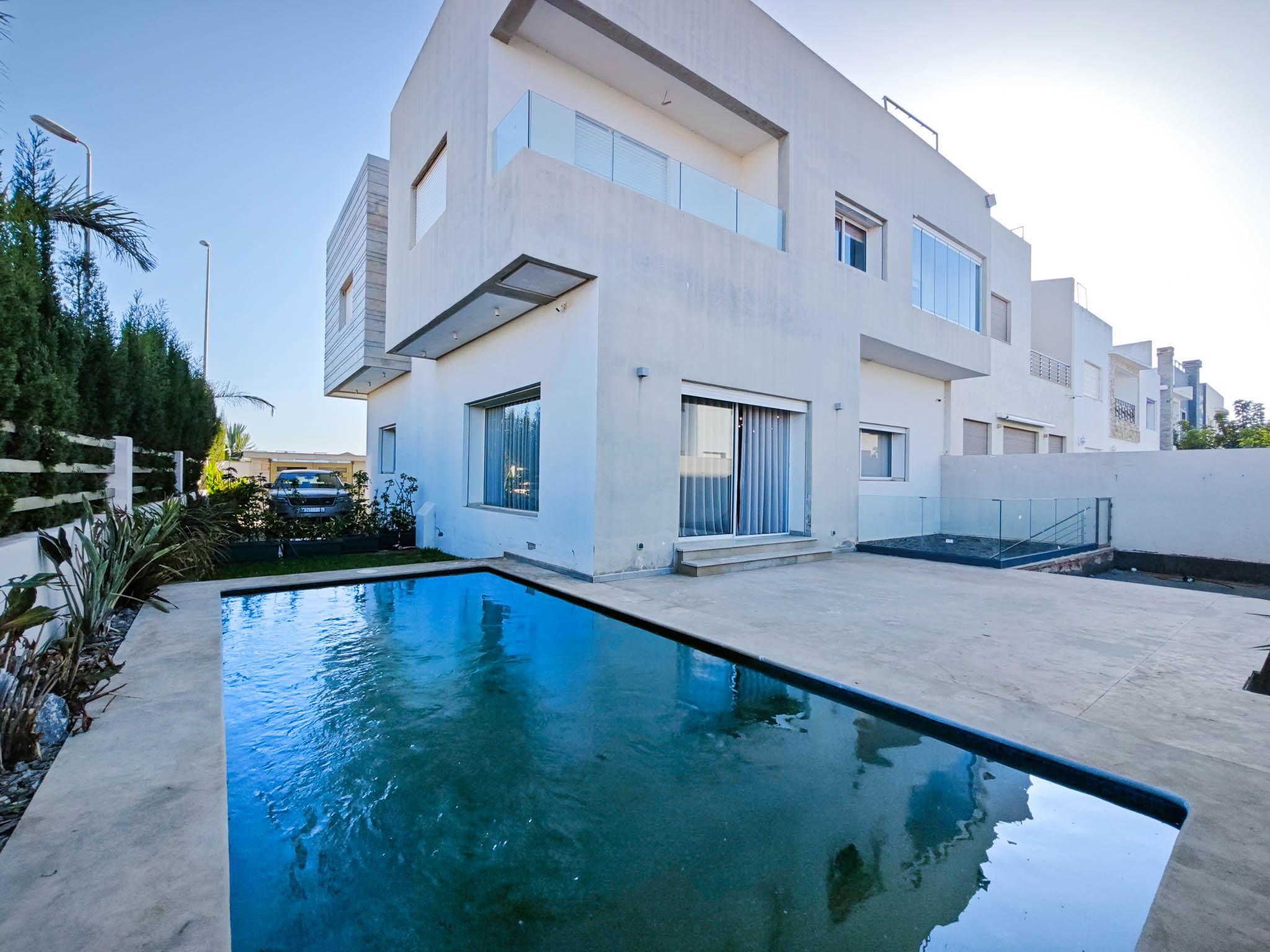 Villa de luxe meublée avec piscine à la vente