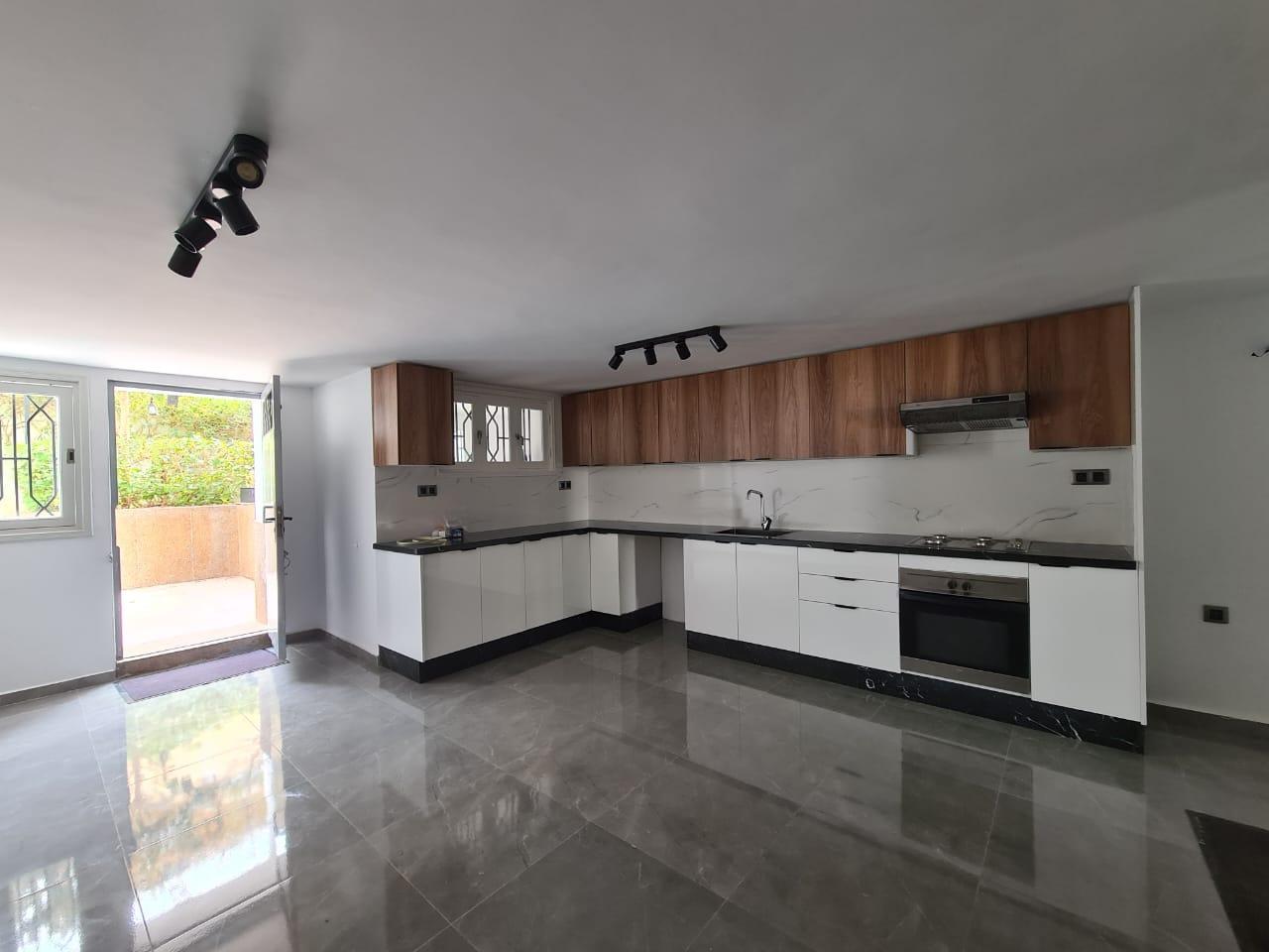 Villa sur 3 niveaux dans quartier résidentiel — 4