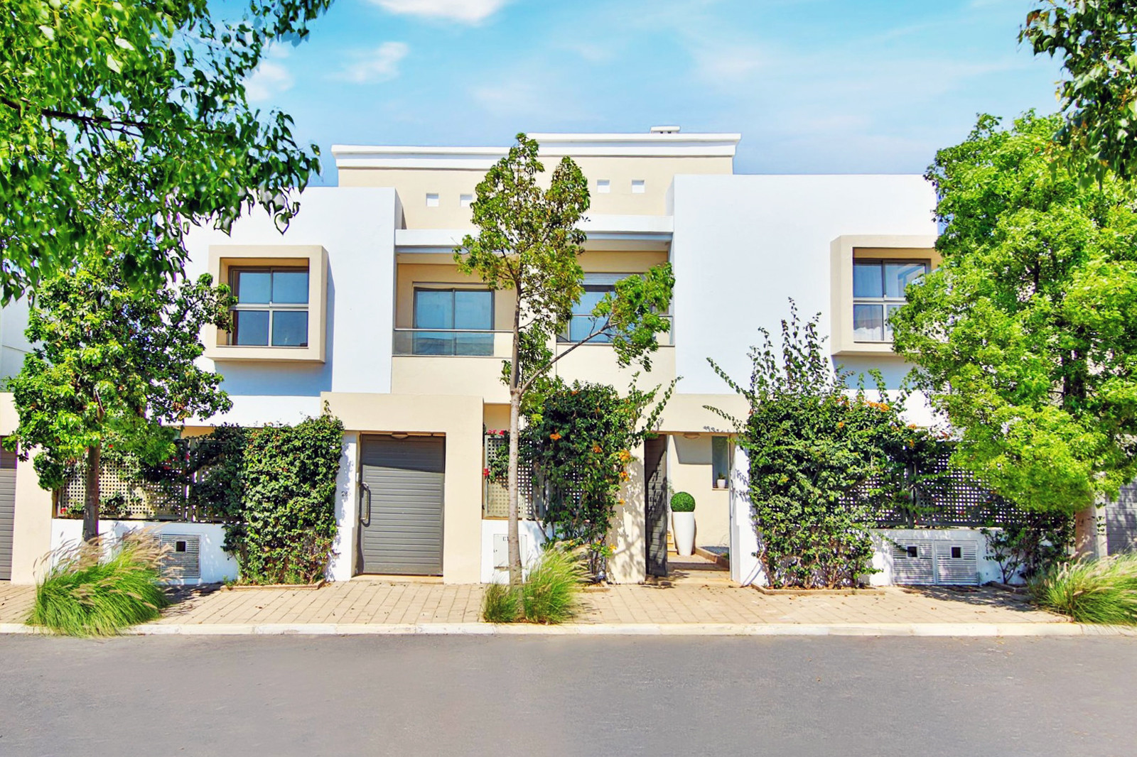 Villa avec grand jardin, en résidence sécurisée