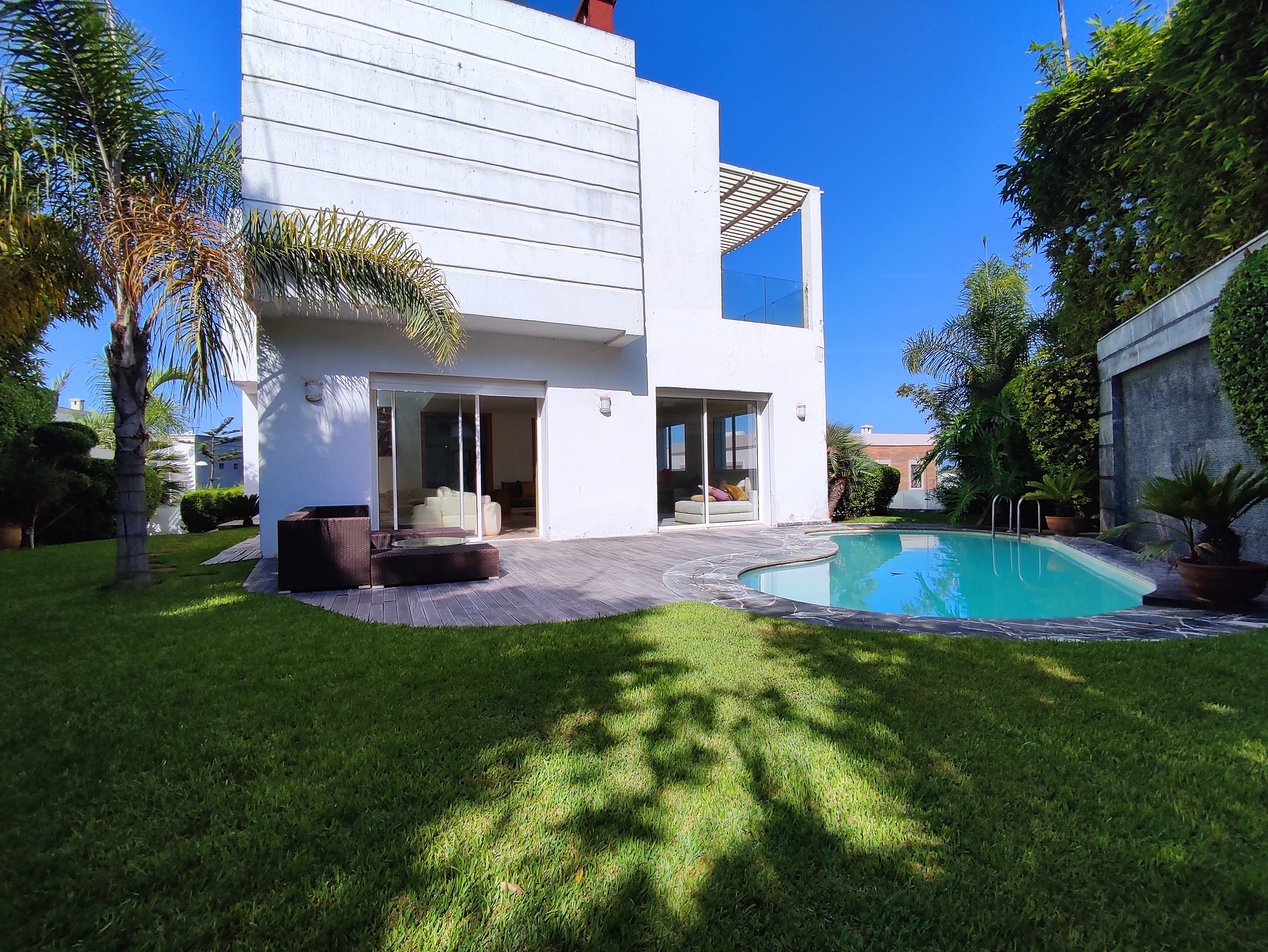 Magnifique villa avec piscine atypique