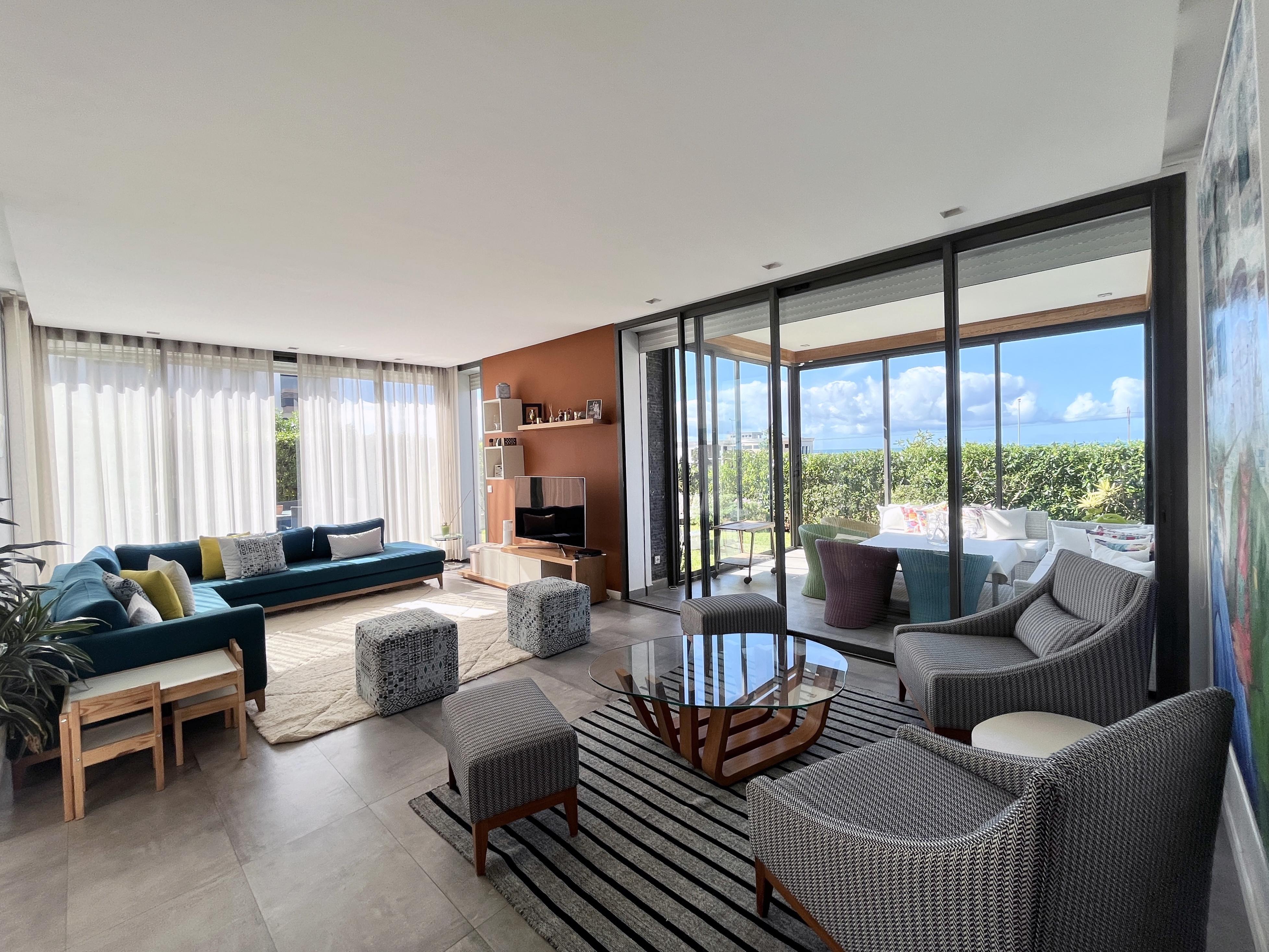 Appartement rez-de-jardin, vue mer, 3 chambres. — 3