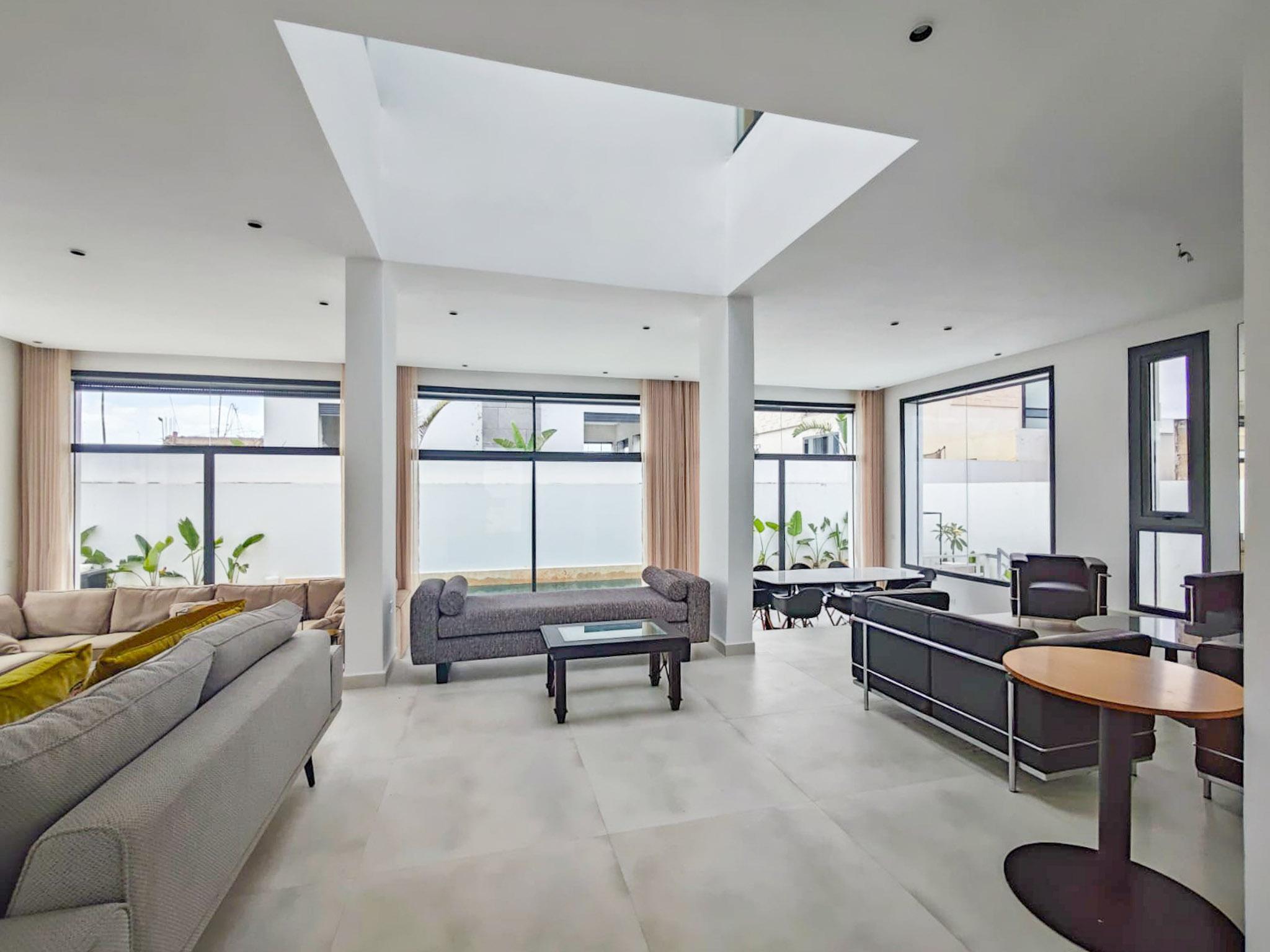 Villa moderne sur 3 niveaux à louer — 5