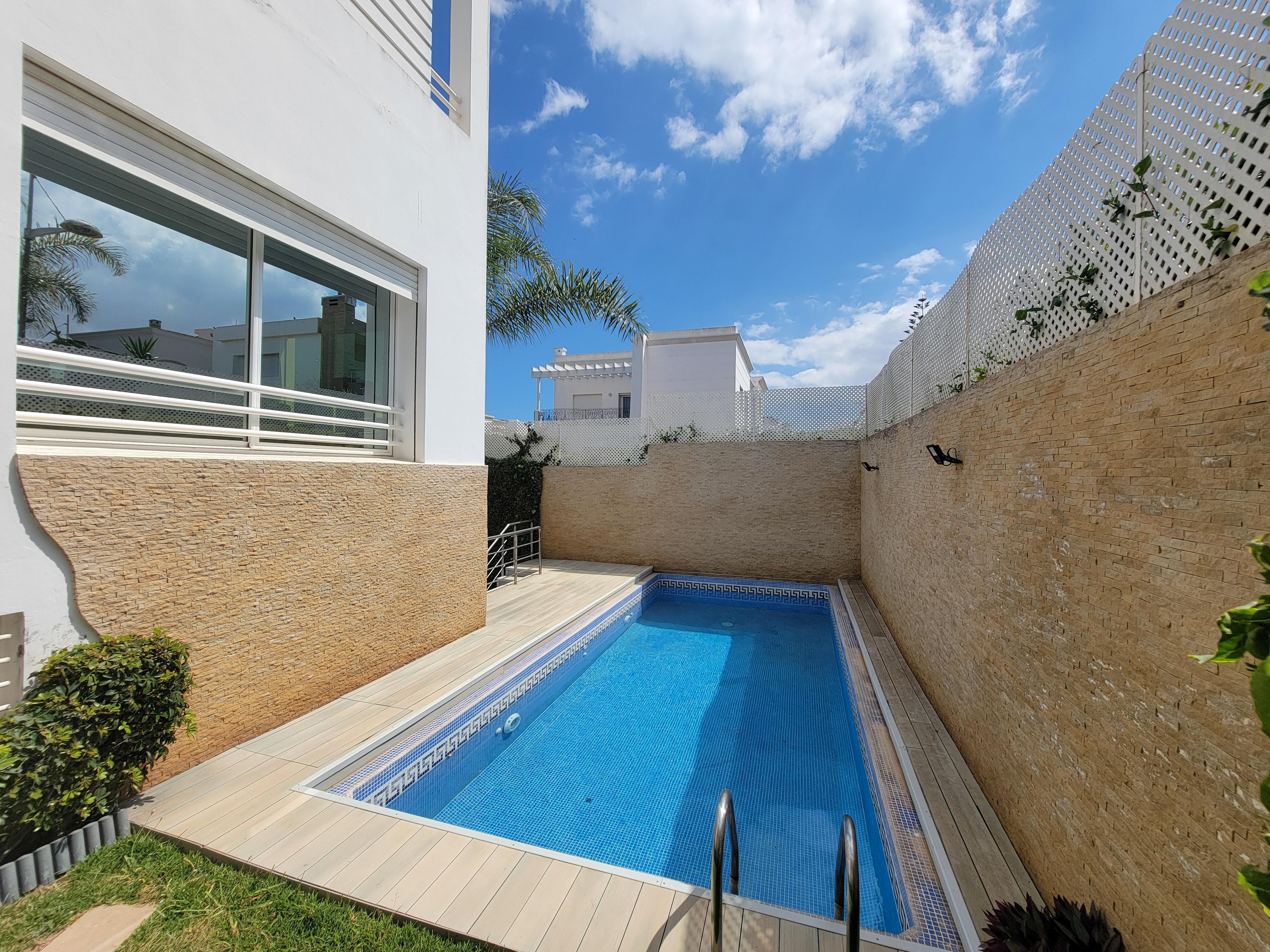 À vendre – Villa d’Exception à Dar Bouazza, 550 m² habitables, Jardin, Piscine et Finitions Haut de Gamme — 2