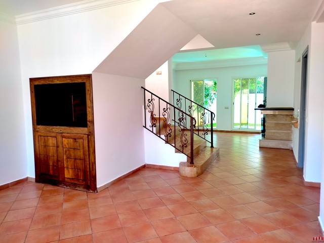 Belle villa avec piscine en résidence sécurisée. — 2