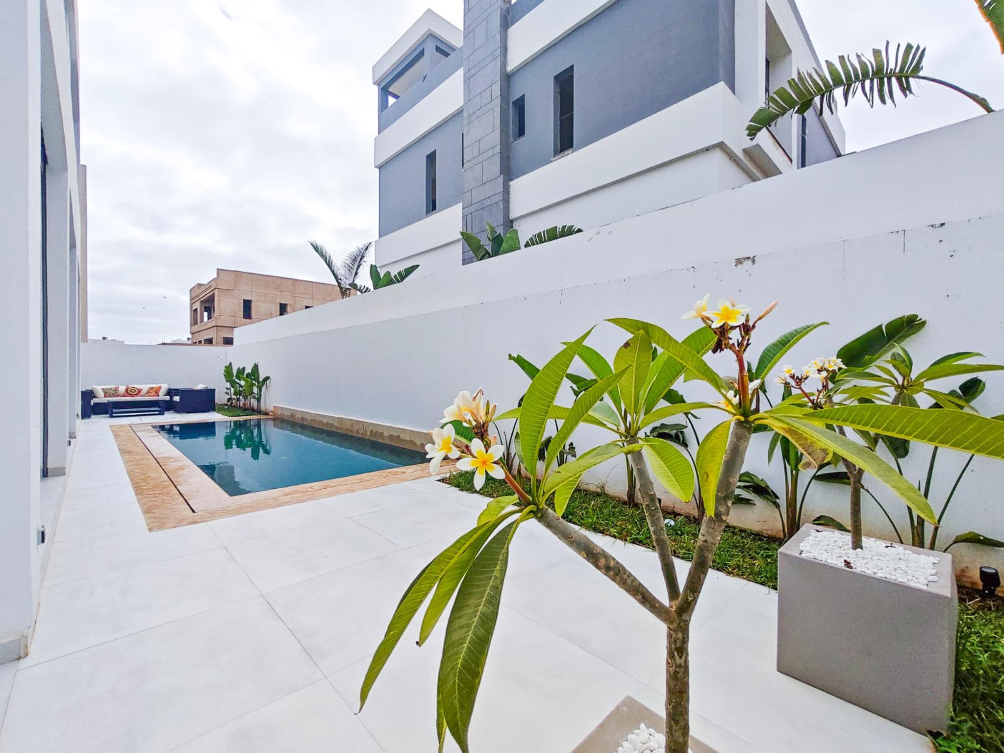 Villa moderne sur 3 niveaux à louer