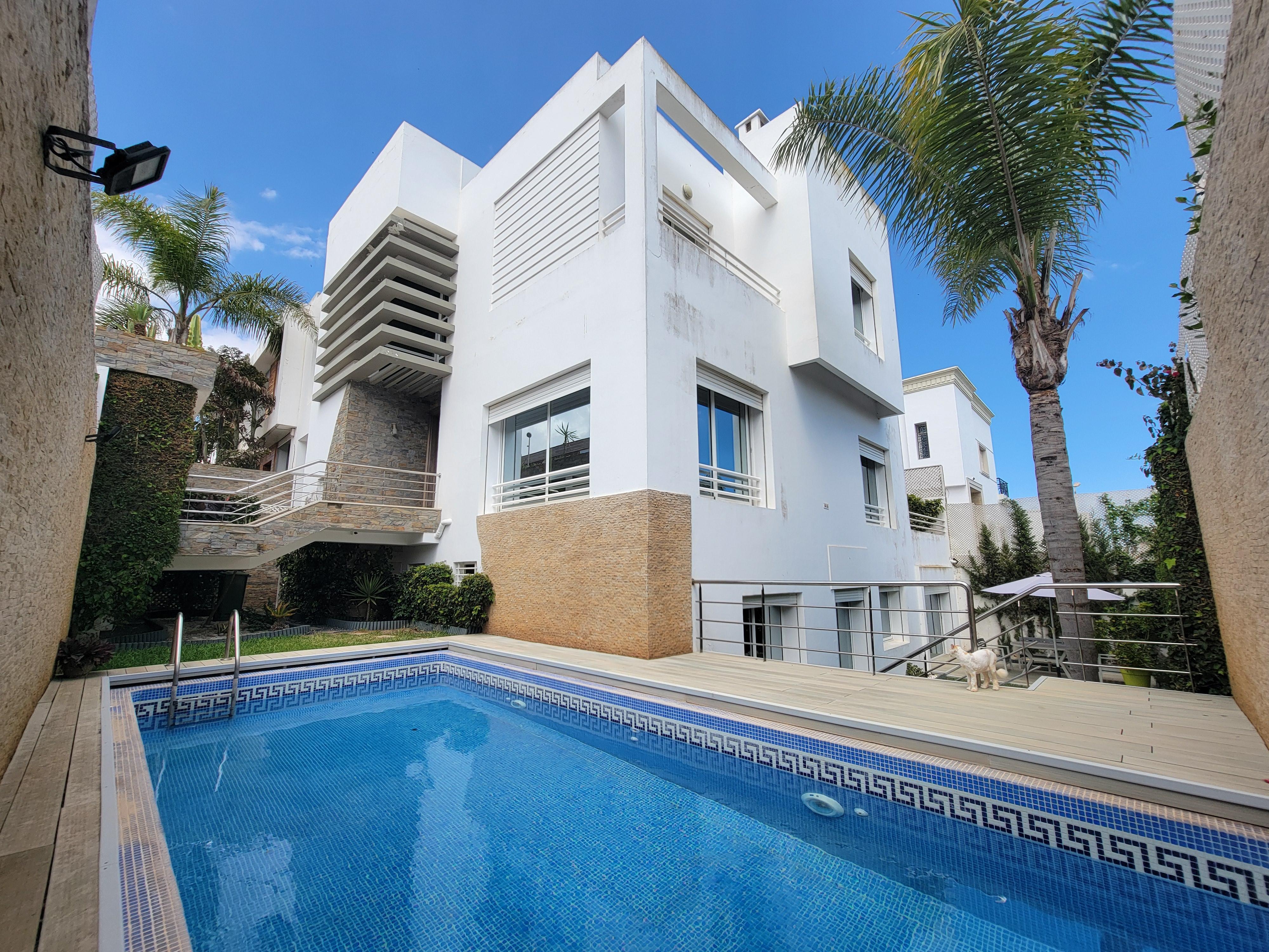 À vendre – Villa d’Exception à Dar Bouazza, 550 m² habitables, Jardin, Piscine et Finitions Haut de Gamme