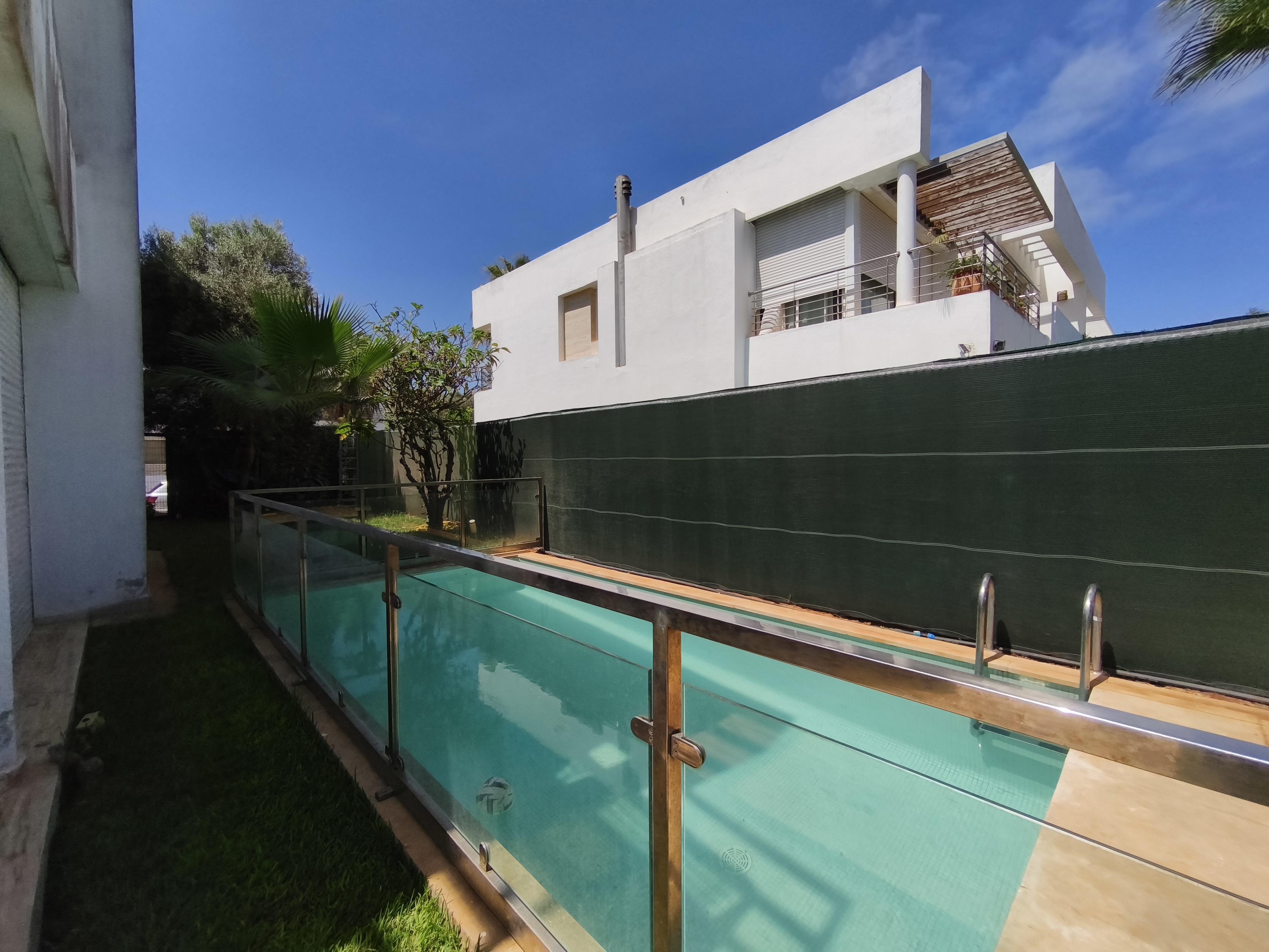 Villa de Prestige résidence sécurisée en vente avec Piscine à Dar Bouazza