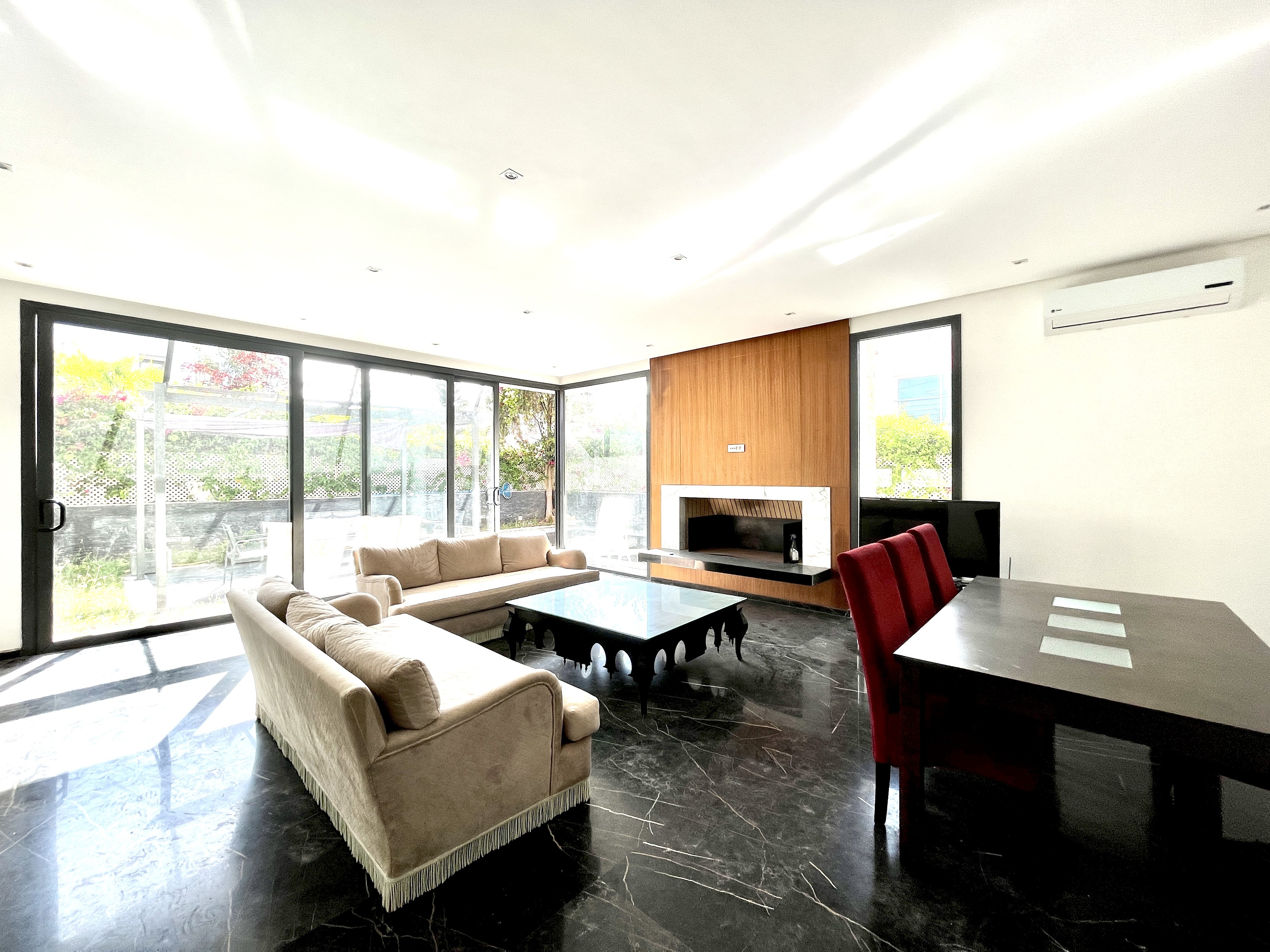 Villa moderne de 4 chambres à Nawrass