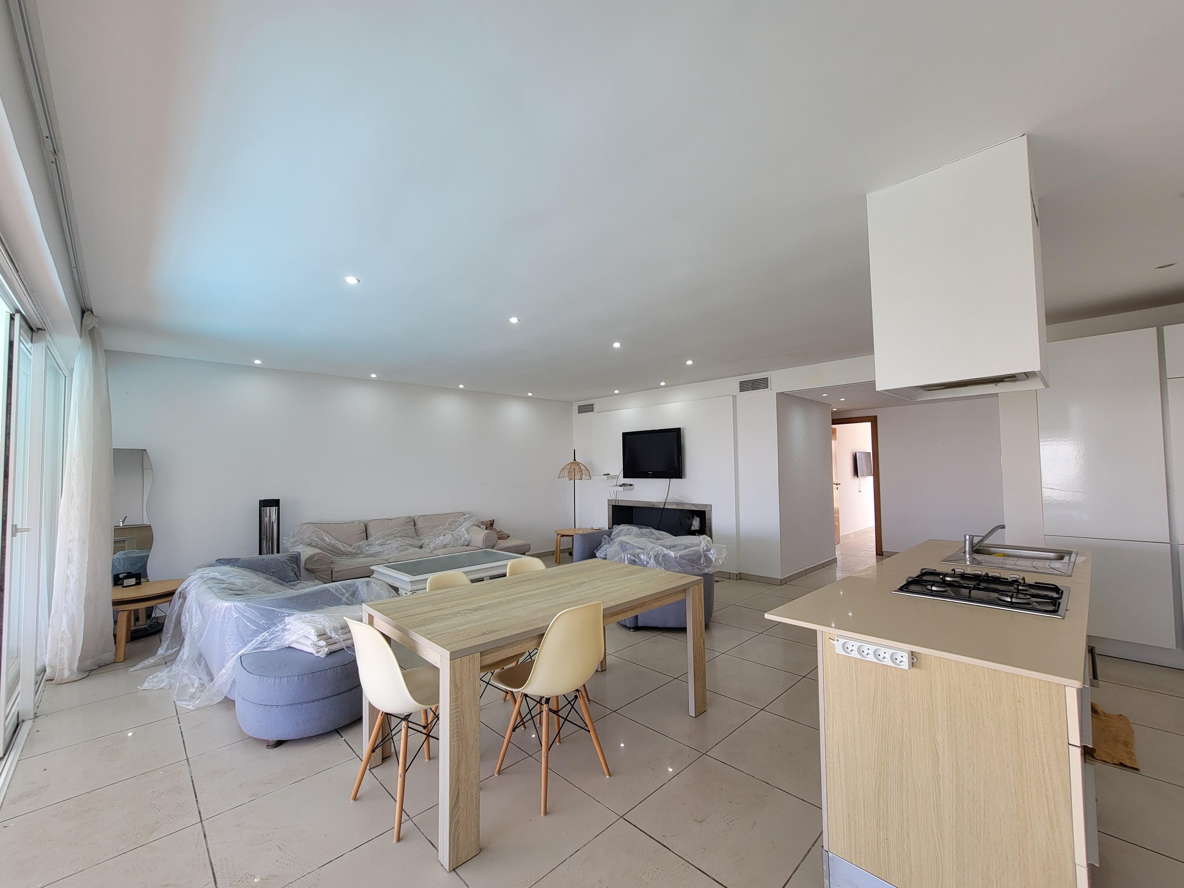 Splendide Appartement Meublé avec Vue Mer à Dar Bouazza – Résidence Sécurisée, Piscines et Salle de Sport