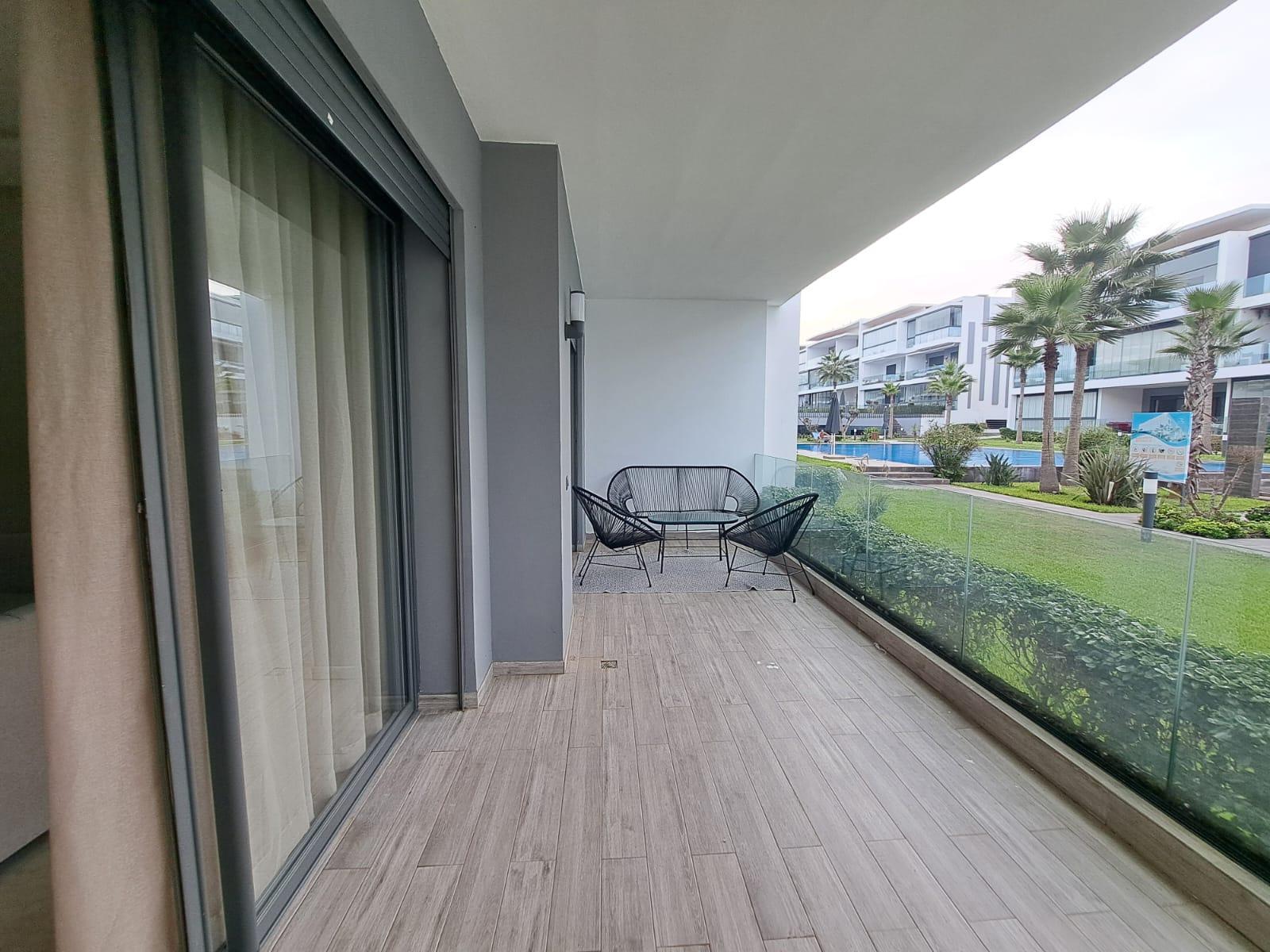 Magnifique appartement meublé en rez-de-jardin, front de mer – Résidence haut standing