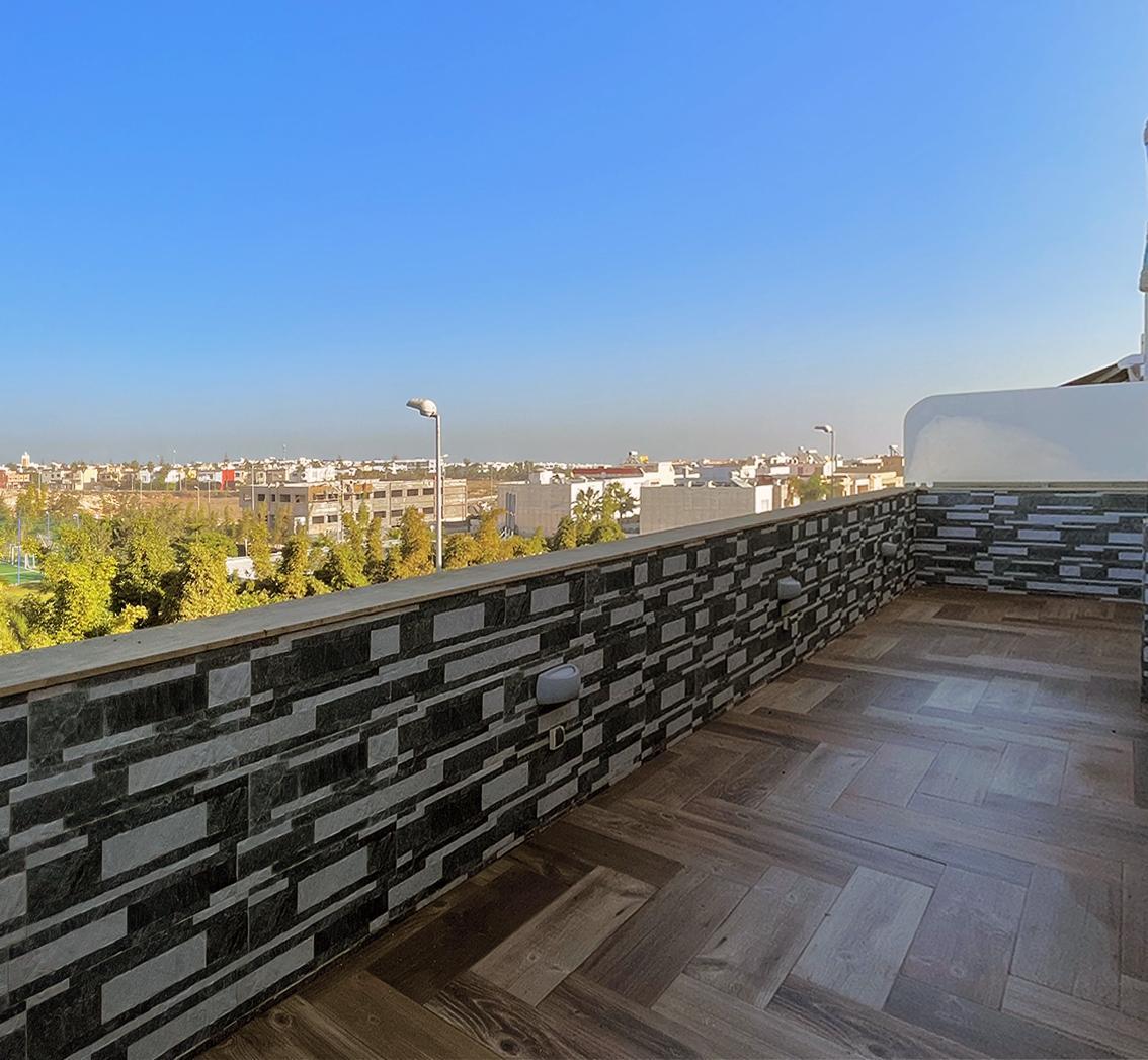 Appartement, avec une grande terrasse. — 2