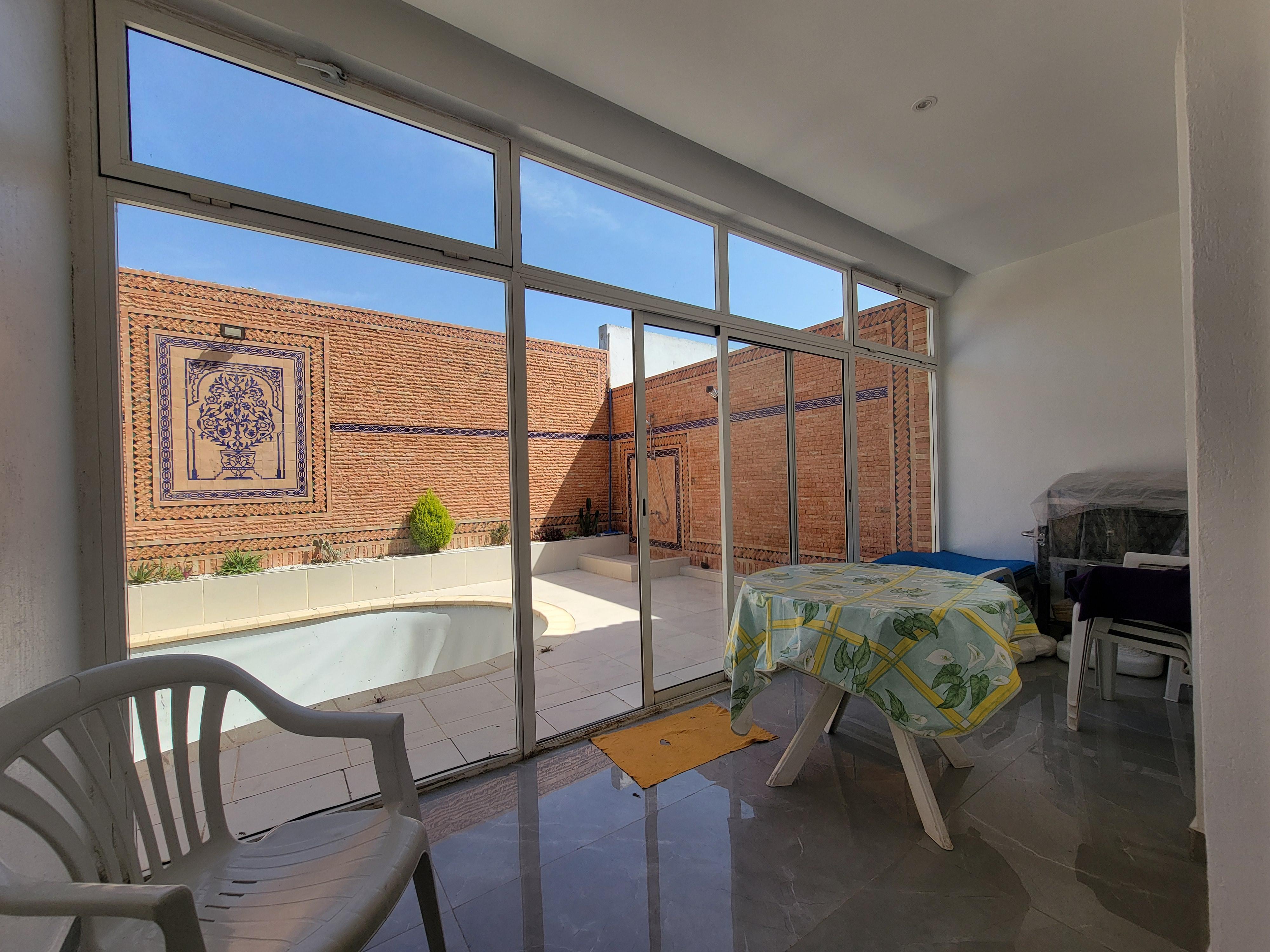 À louer – Superbe villa rénovée avec piscine dans résidence sécurisée — 2