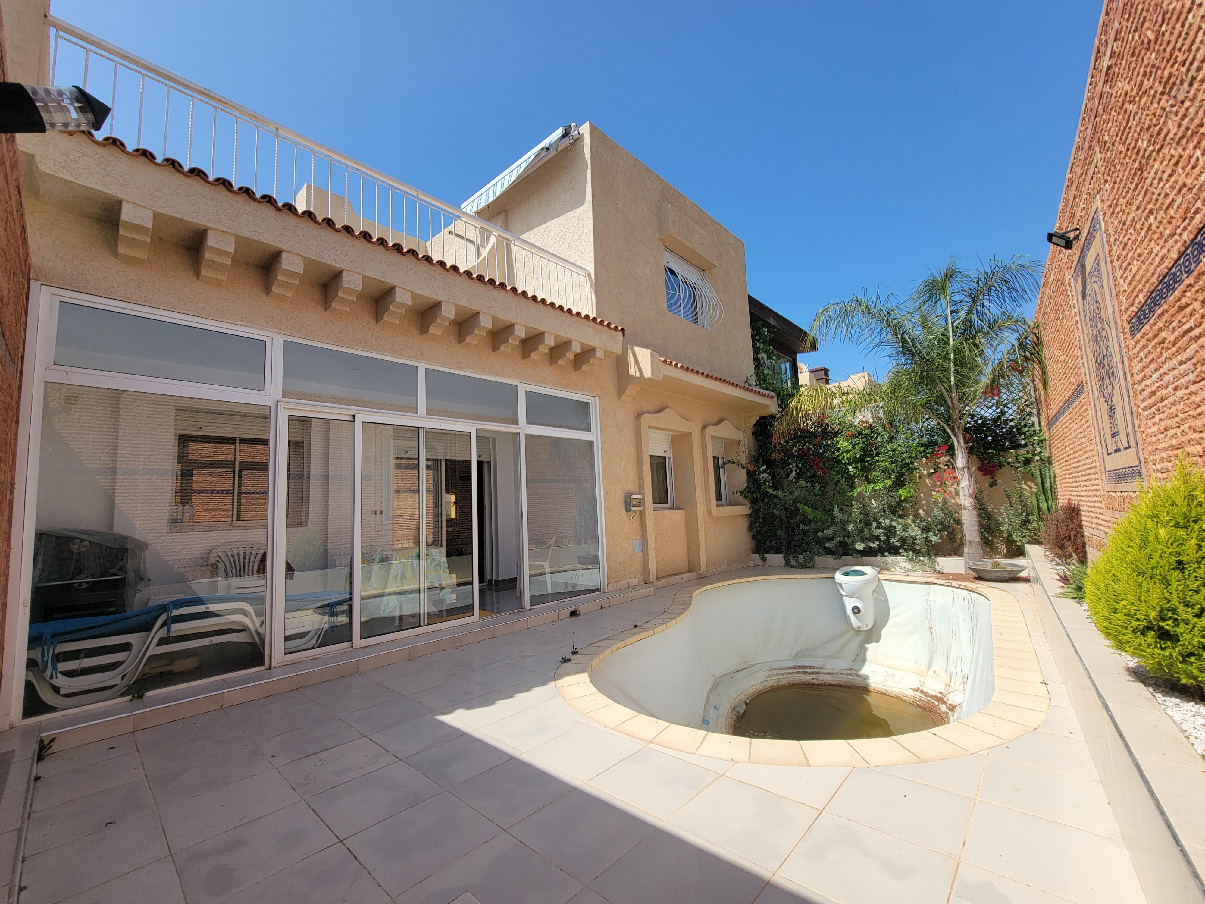 À louer – Superbe villa rénovée avec piscine dans résidence sécurisée