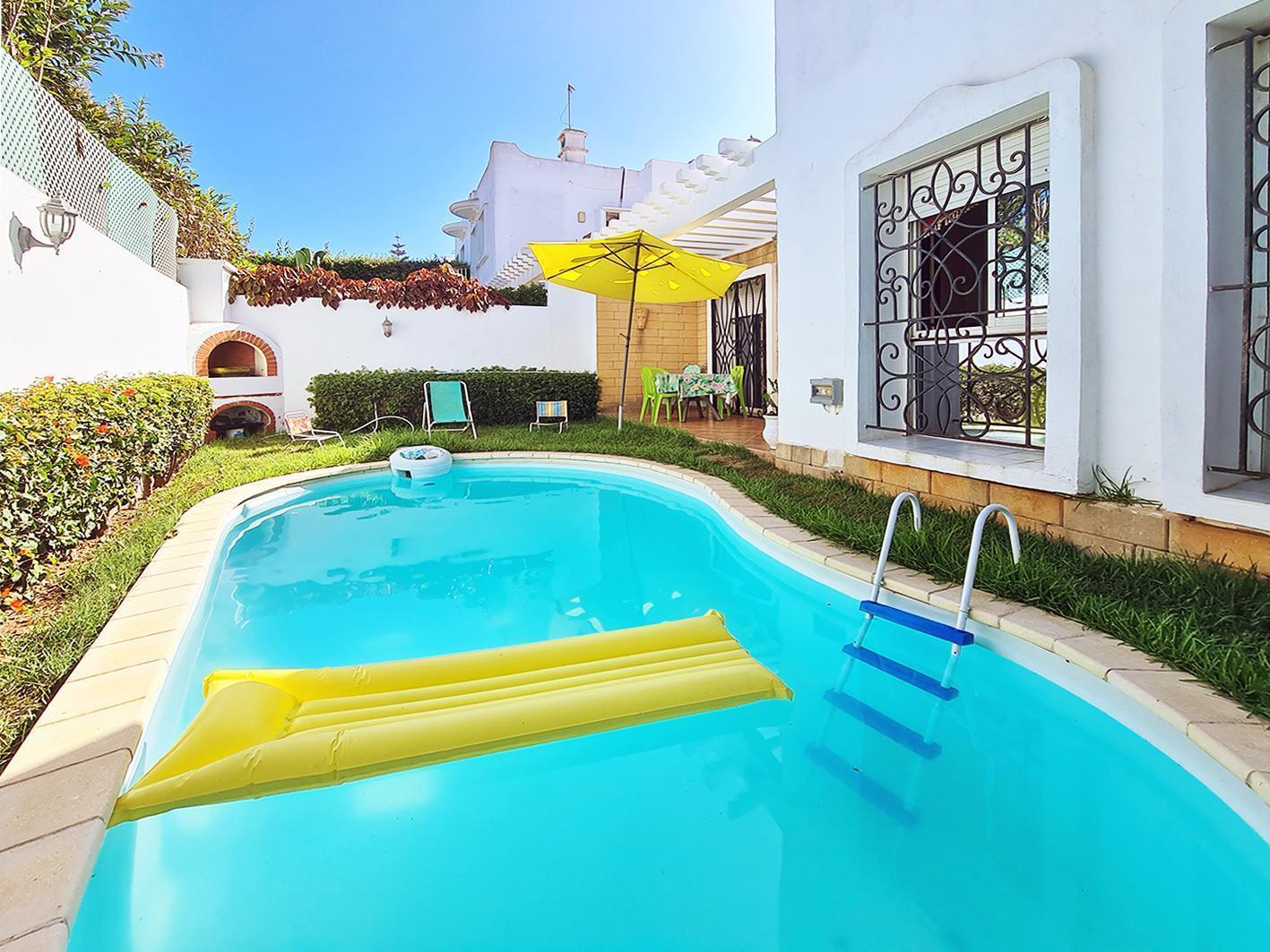 Belle villa avec piscine en résidence sécurisée. — 2